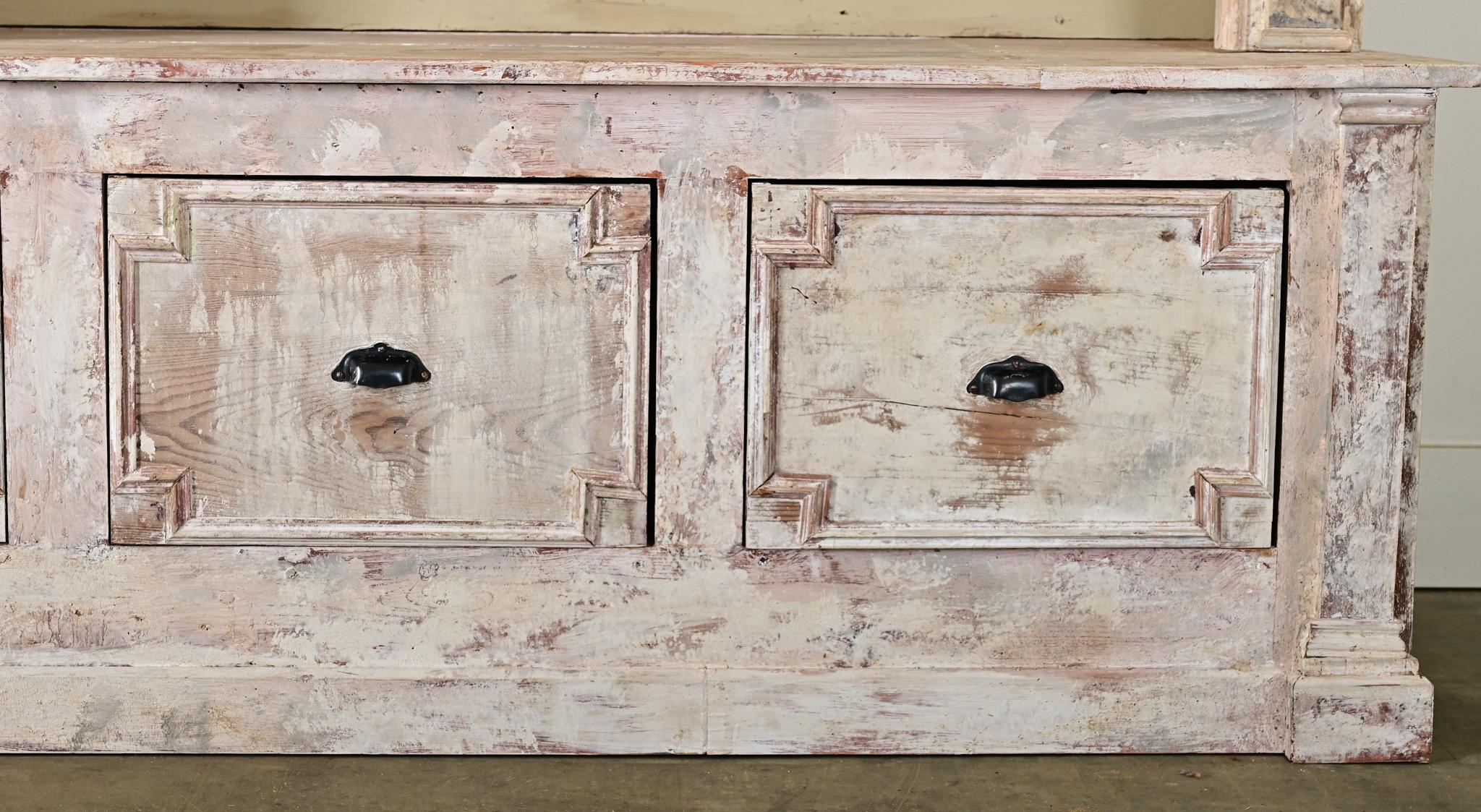 French 20th Century Painted Bookcase en venta 5