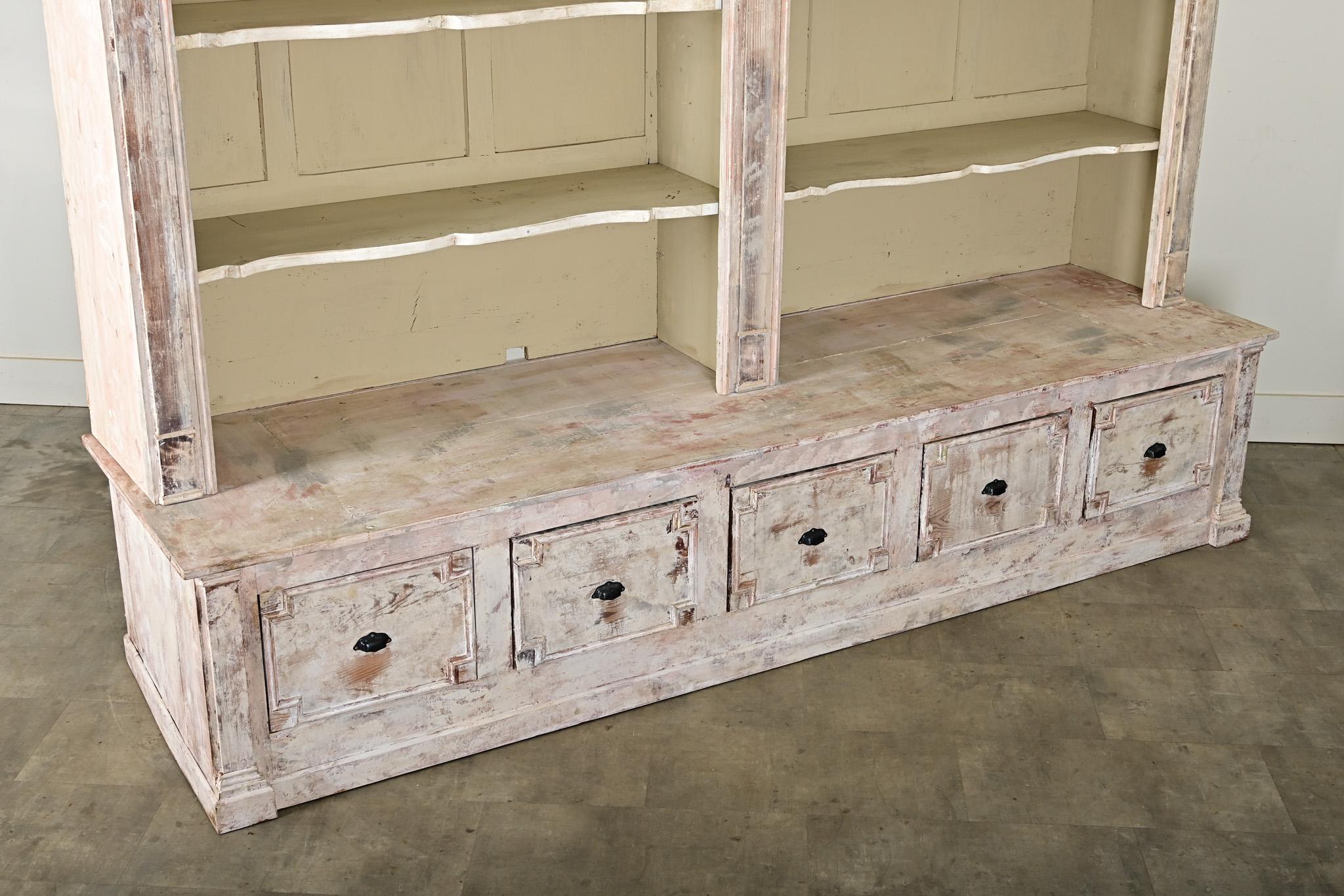 French 20th Century Painted Bookcase en venta 7