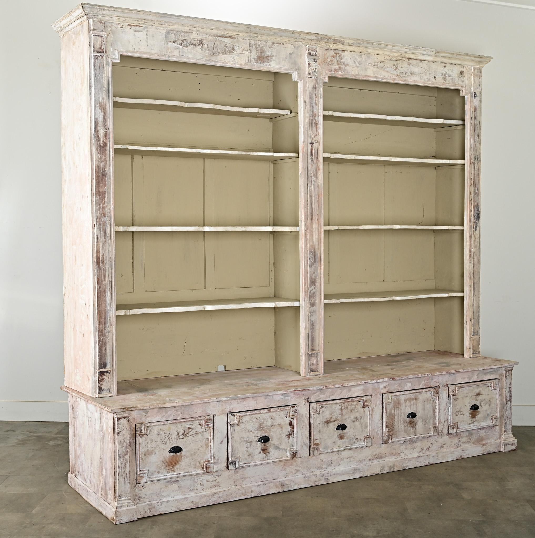 French 20th Century Painted Bookcase en venta 8