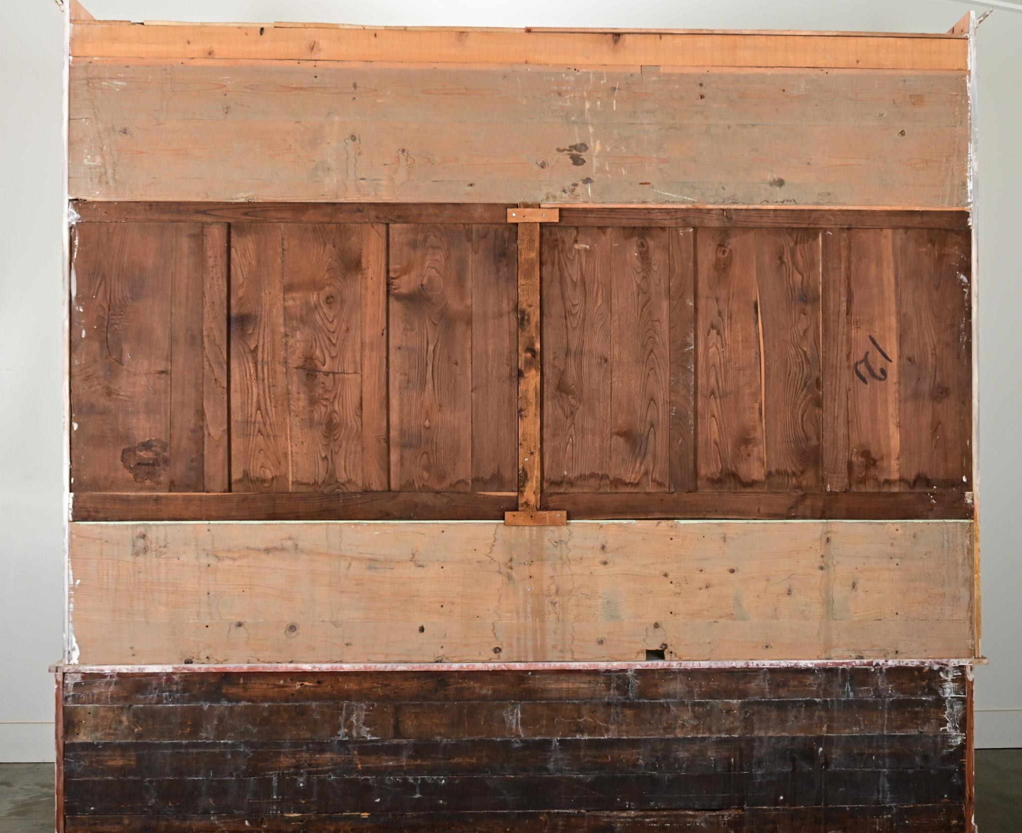 French 20th Century Painted Bookcase en venta 10