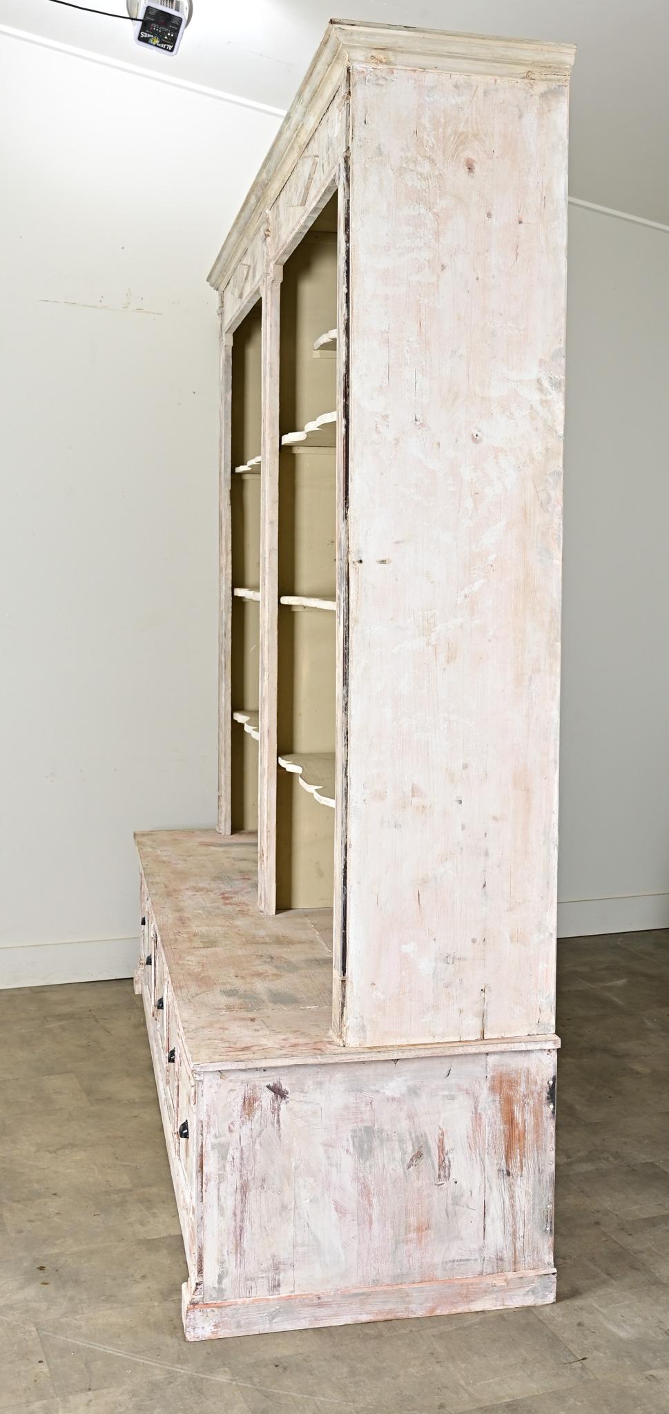 French 20th Century Painted Bookcase en venta 11