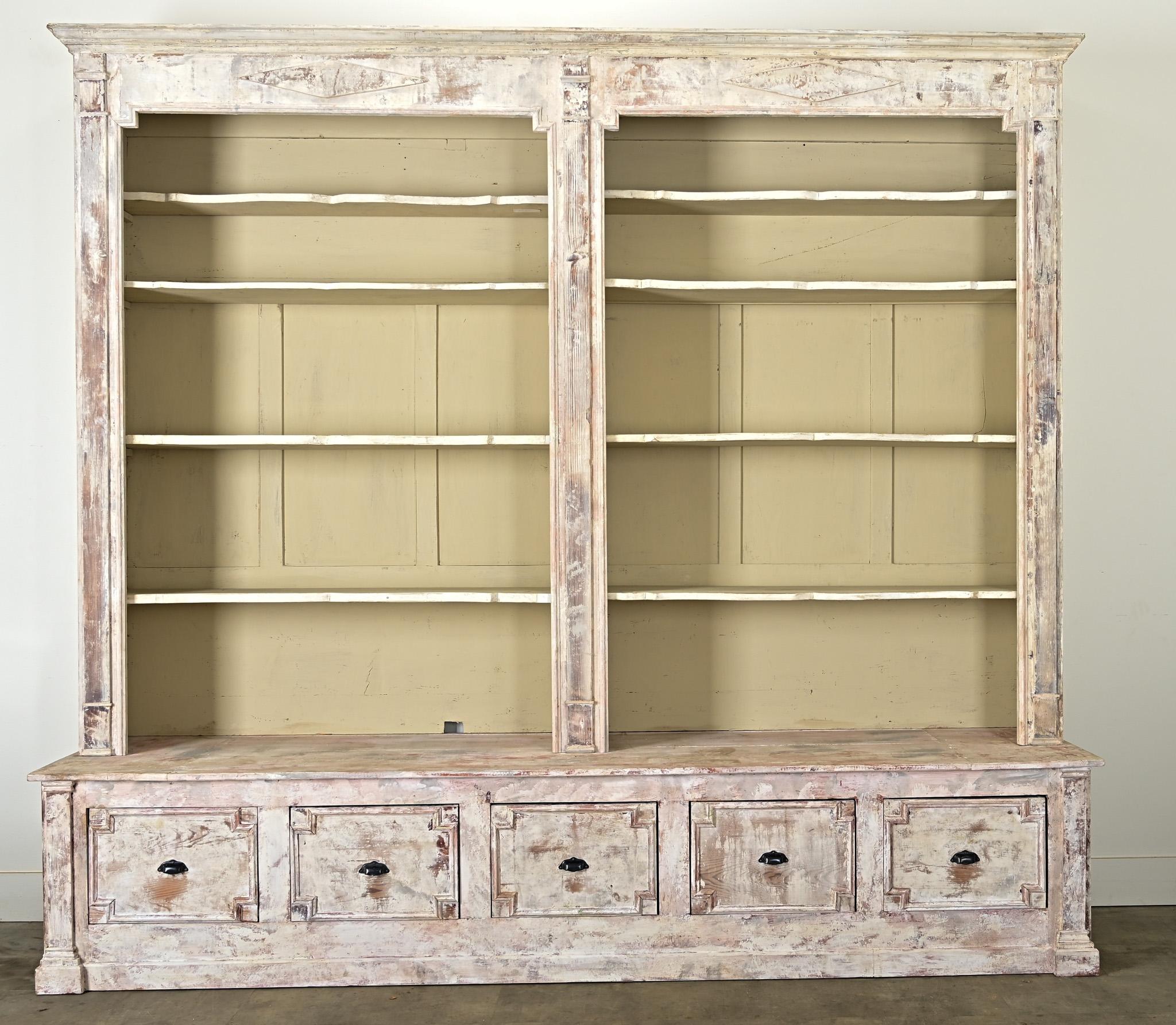 French 20th Century Painted Bookcase Otro en venta