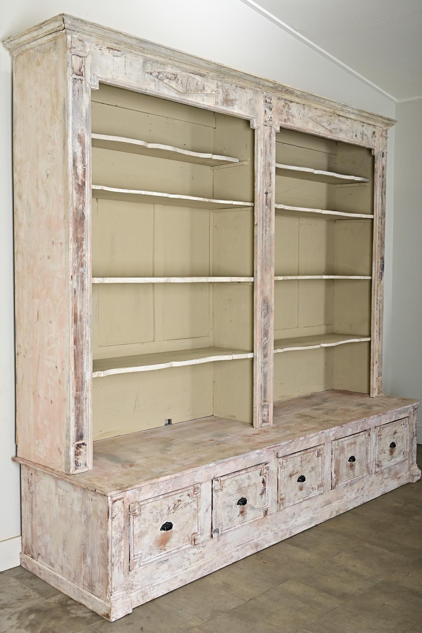 French 20th Century Painted Bookcase Francés en venta