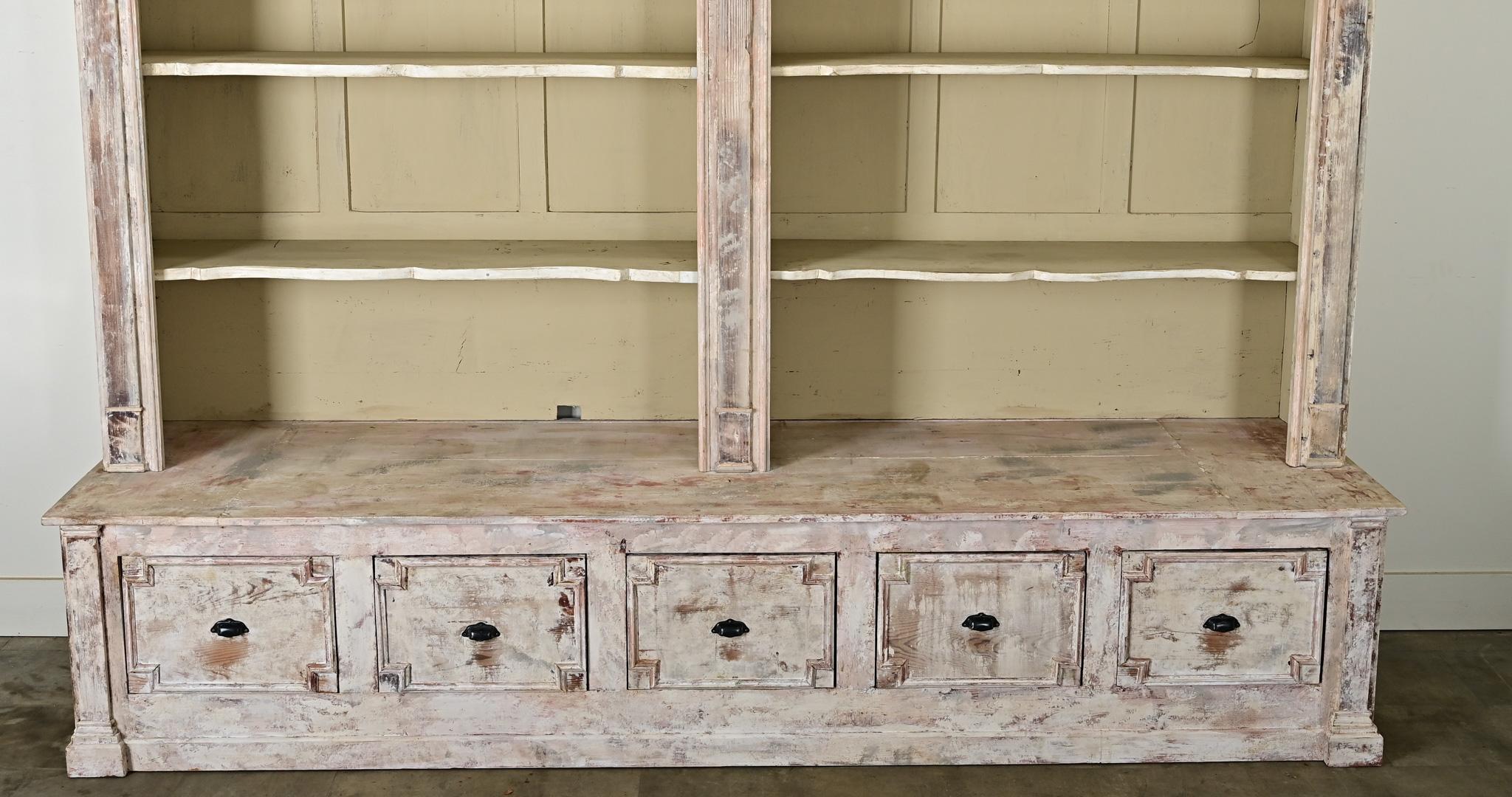 French 20th Century Painted Bookcase siglo XX en venta
