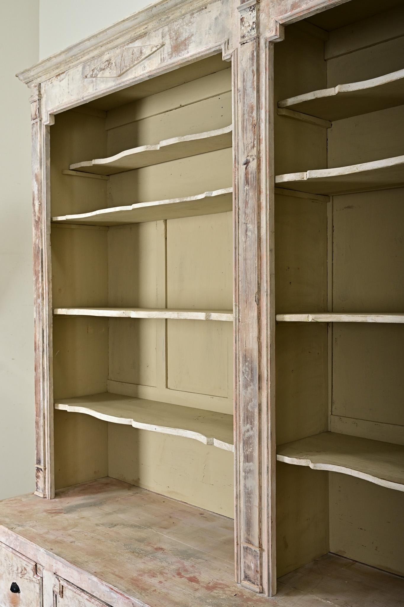 French 20th Century Painted Bookcase en venta 1