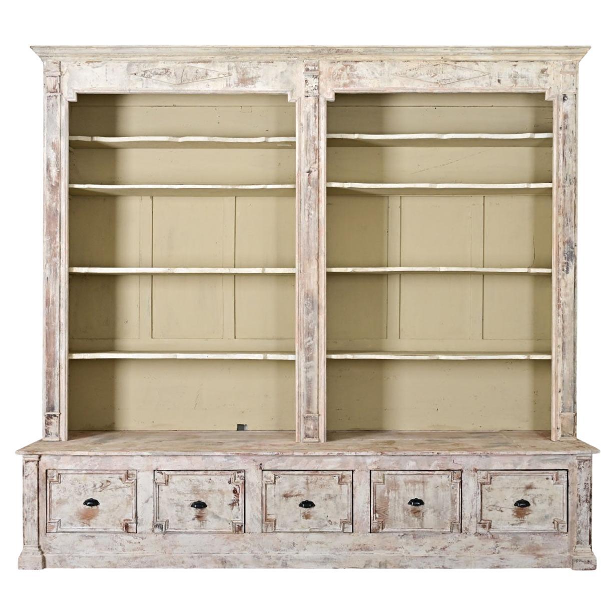 French 20th Century Painted Bookcase en venta
