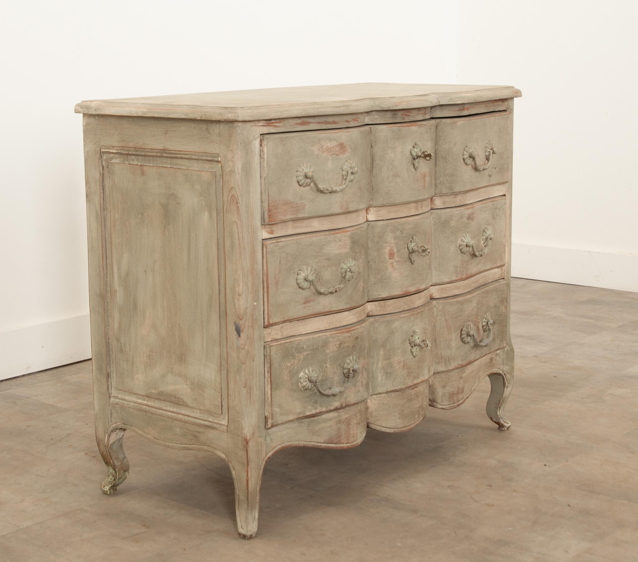 French 20th Century Painted Commode In Good Condition For Sale In Baton Rouge, LA