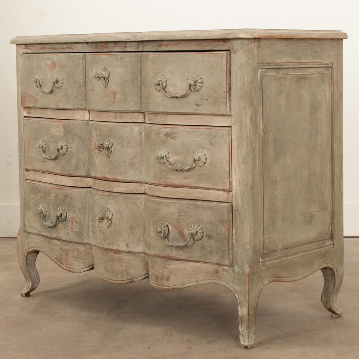 Commode dipinta francese del XX secolo In condizioni buone in vendita a Baton Rouge, LA