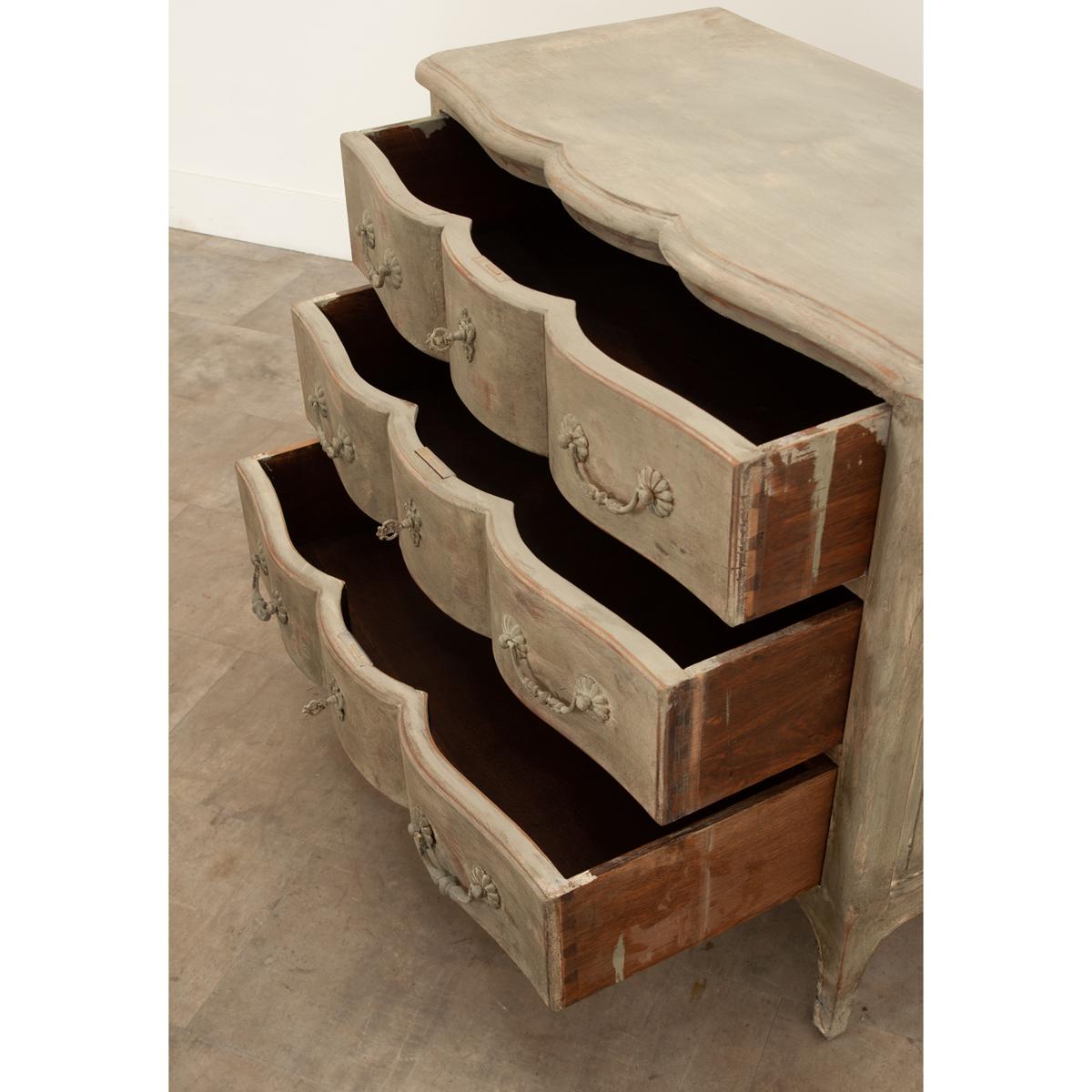 Legno Commode dipinta francese del XX secolo in vendita
