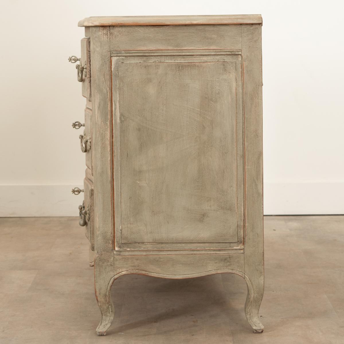 Commode dipinta francese del XX secolo in vendita 1