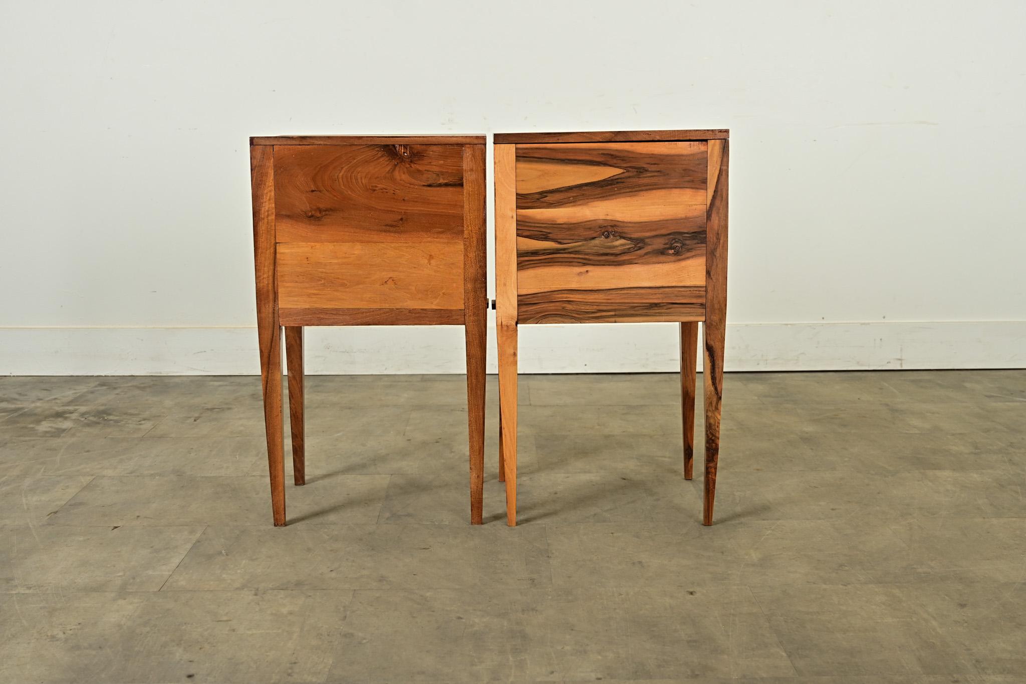 French 20th Century Pair of Walnut Bedside Tables For Sale 1