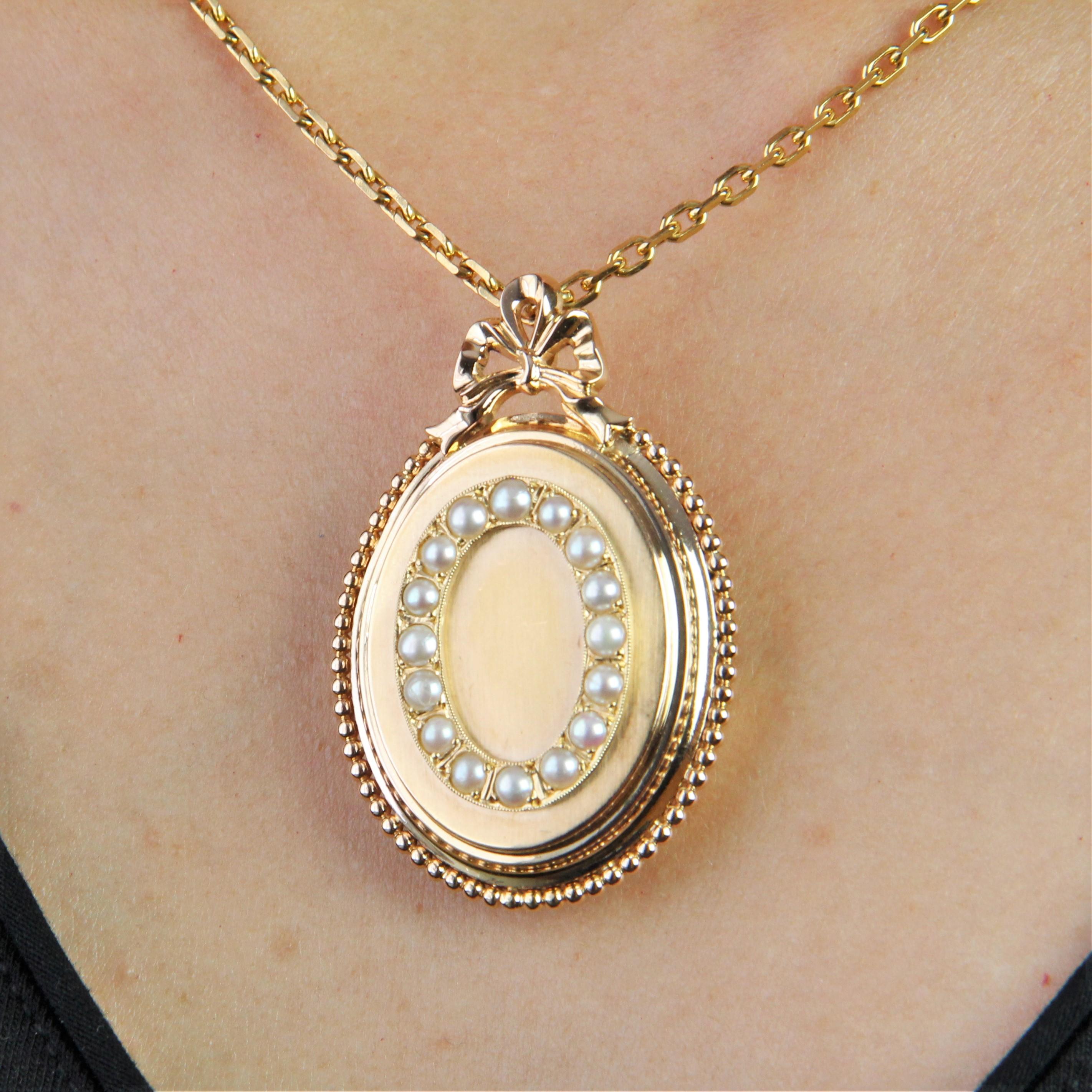French 20th Century Pearl 18 Karat Rose Gold Medallion Pendant For Sale 4