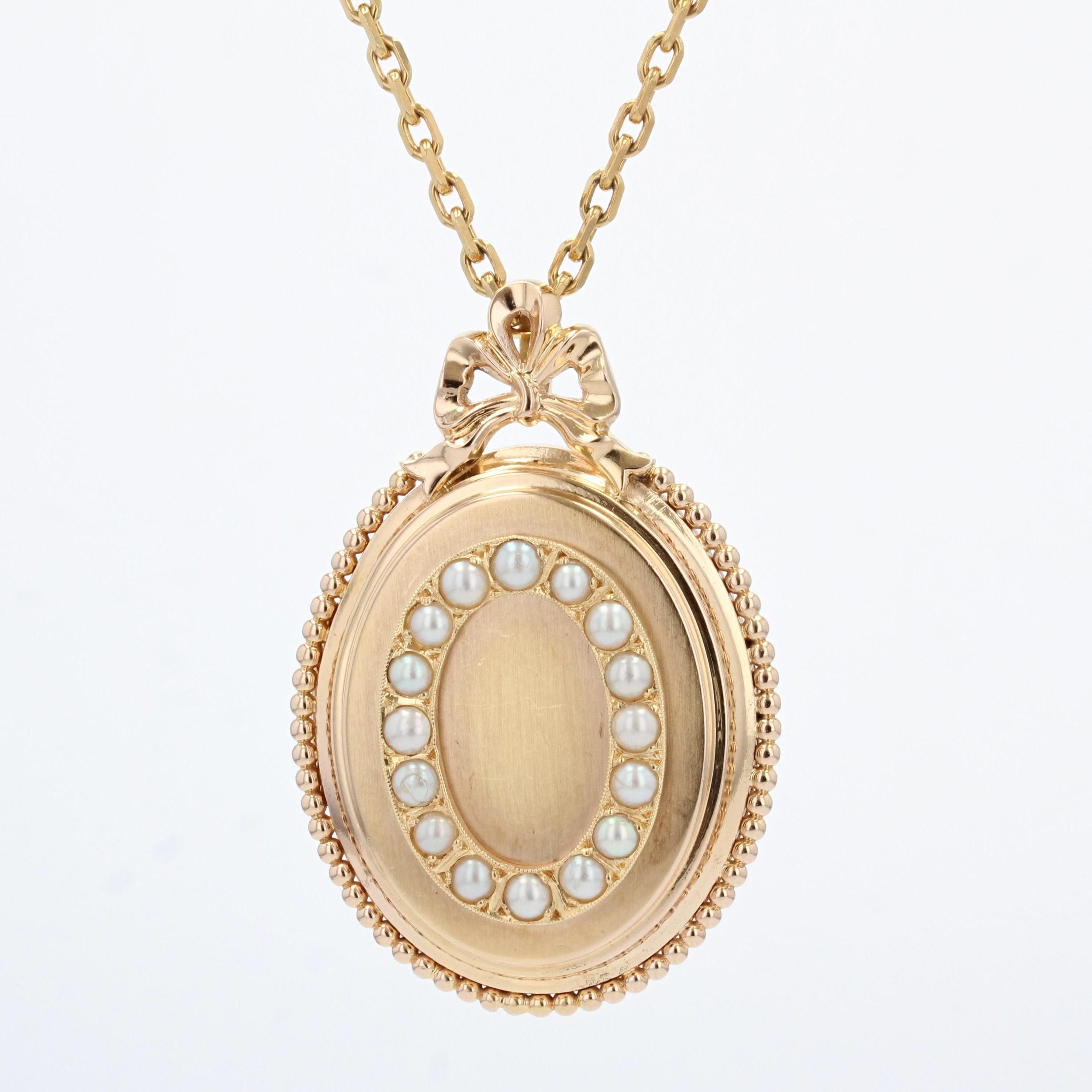 Belle Époque French 20th Century Pearl 18 Karat Rose Gold Medallion Pendant For Sale
