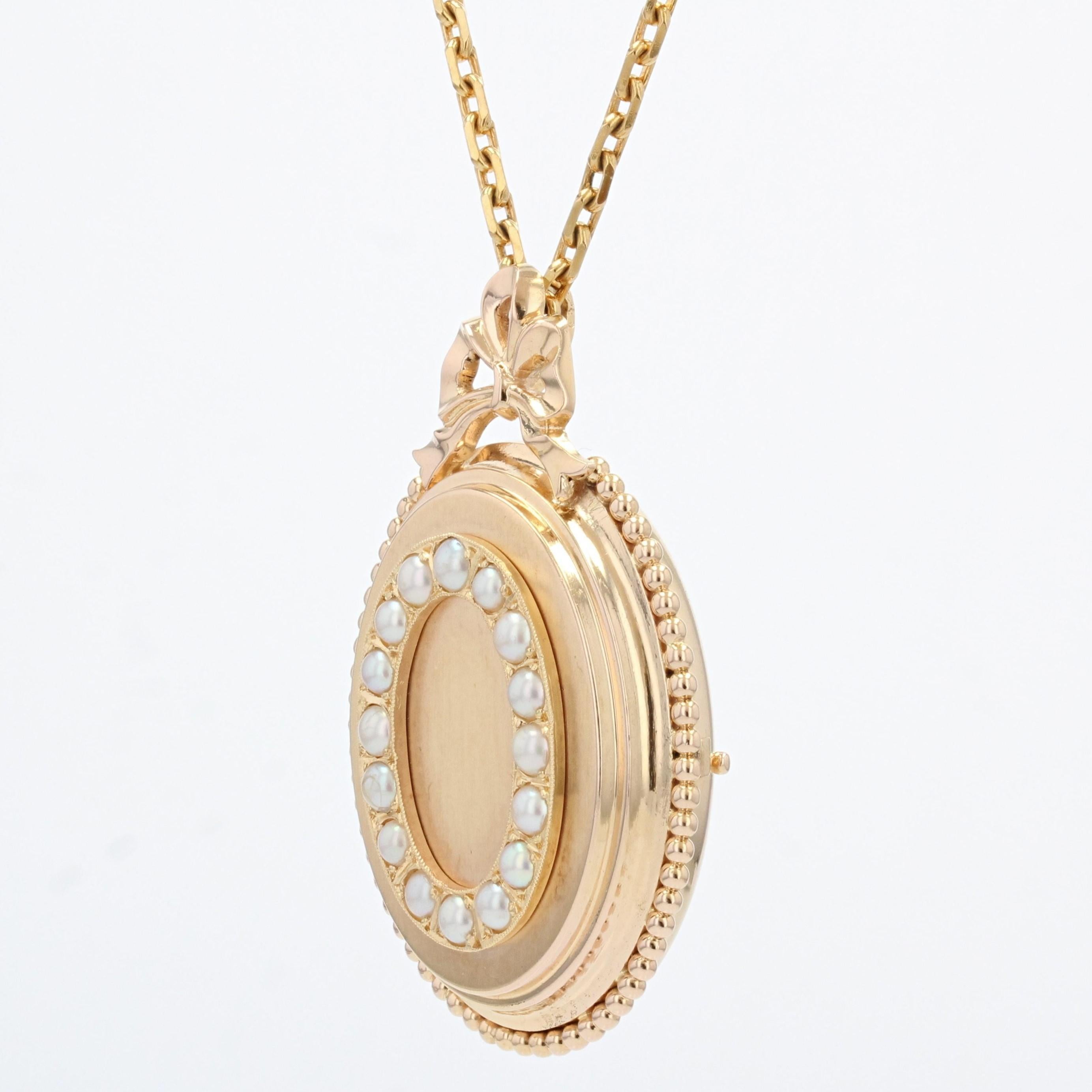 Women's French 20th Century Pearl 18 Karat Rose Gold Medallion Pendant For Sale