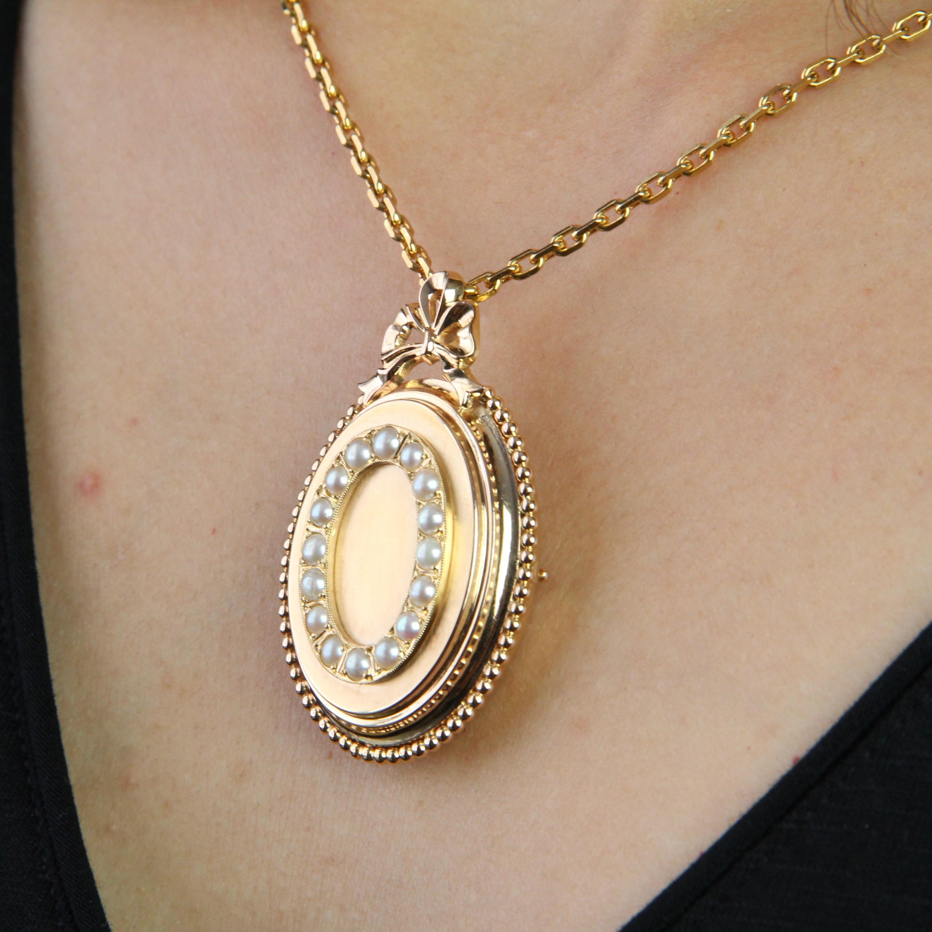 French 20th Century Pearl 18 Karat Rose Gold Medallion Pendant For Sale 2