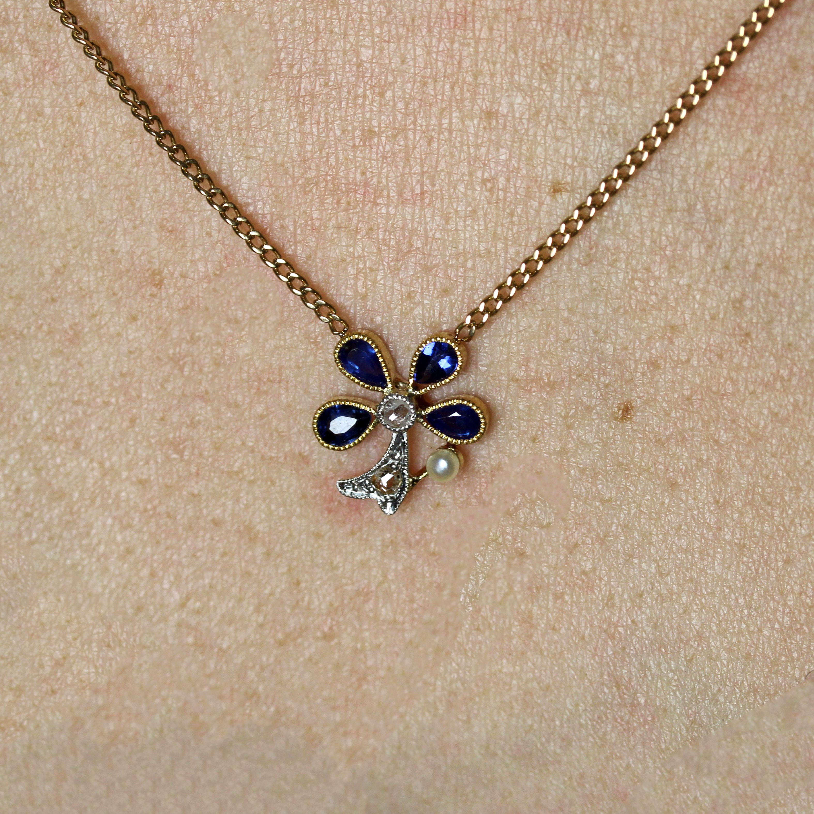 Collier trèfle français du 20ème siècle en or jaune 18 carats, perles, saphirs et diamants en vente 4