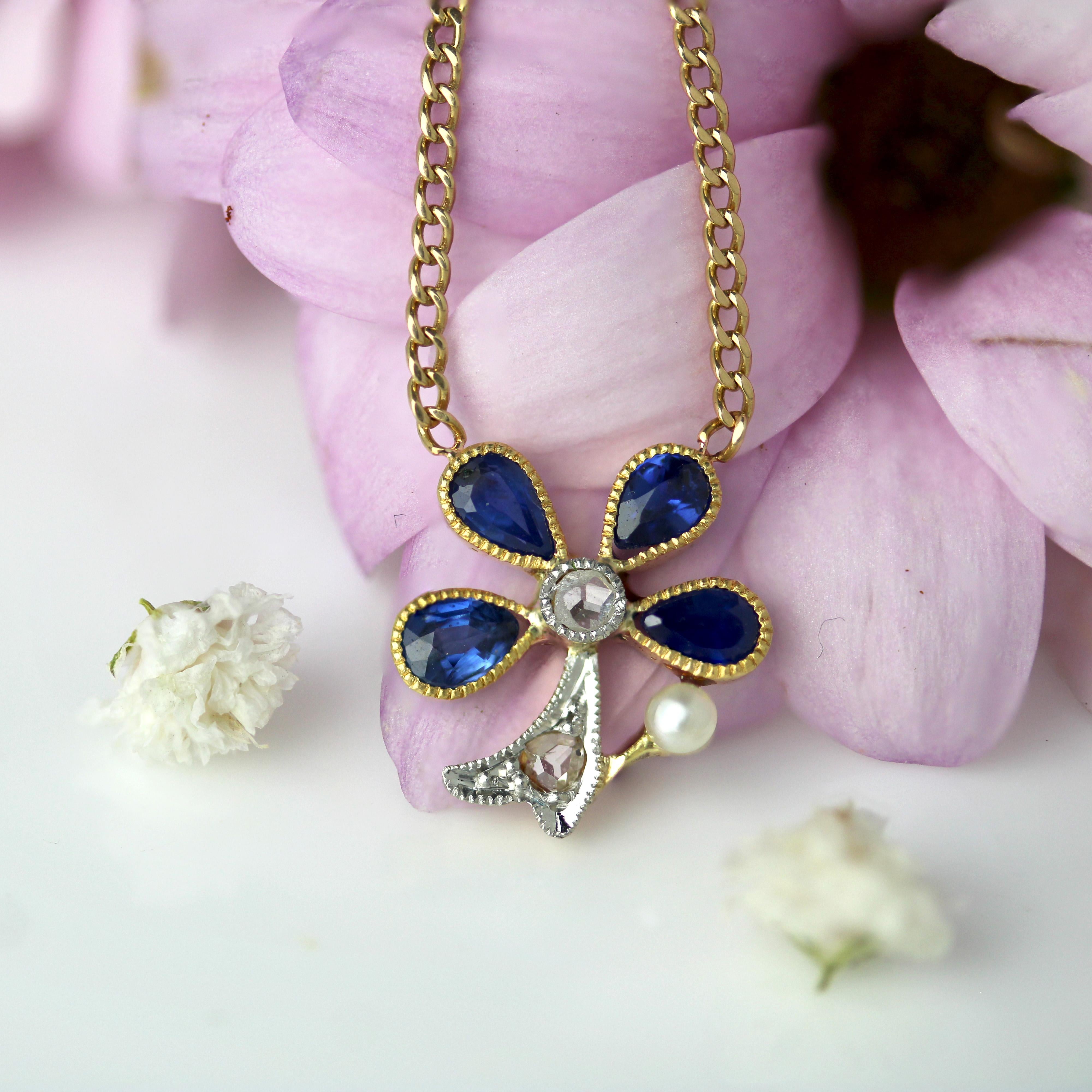 Belle Époque Collier trèfle français du 20ème siècle en or jaune 18 carats, perles, saphirs et diamants en vente