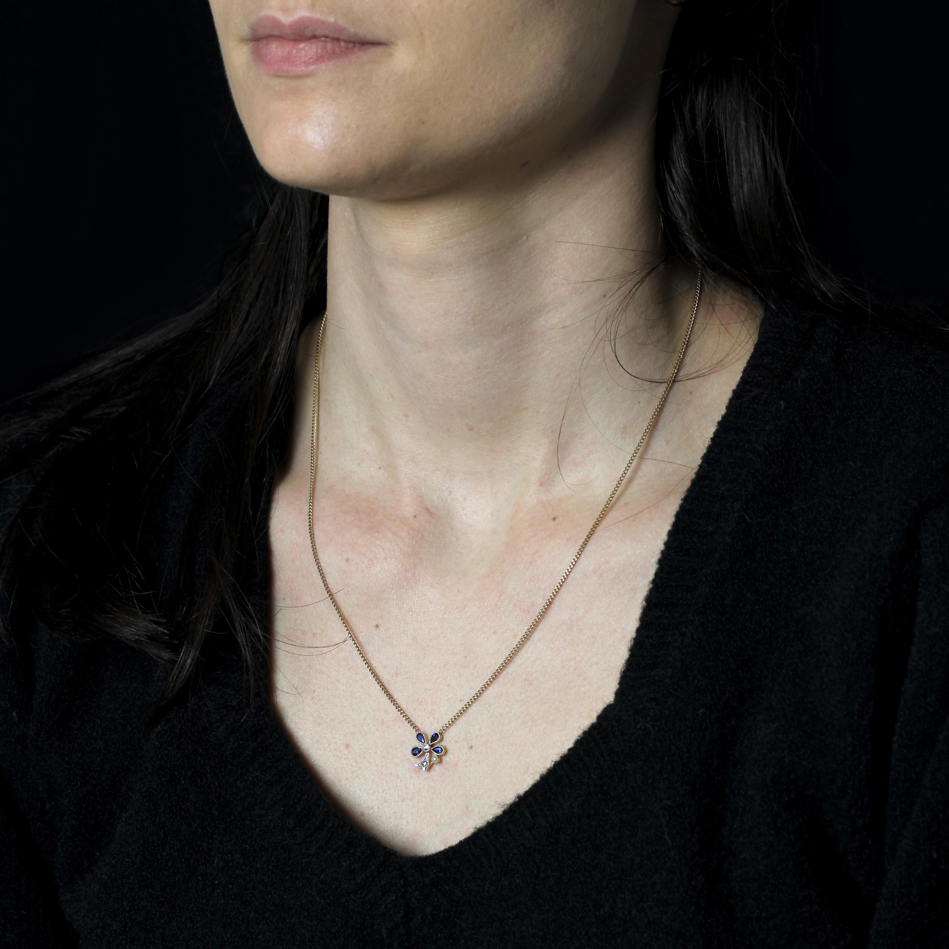 Collier trèfle français du 20ème siècle en or jaune 18 carats, perles, saphirs et diamants en vente 3