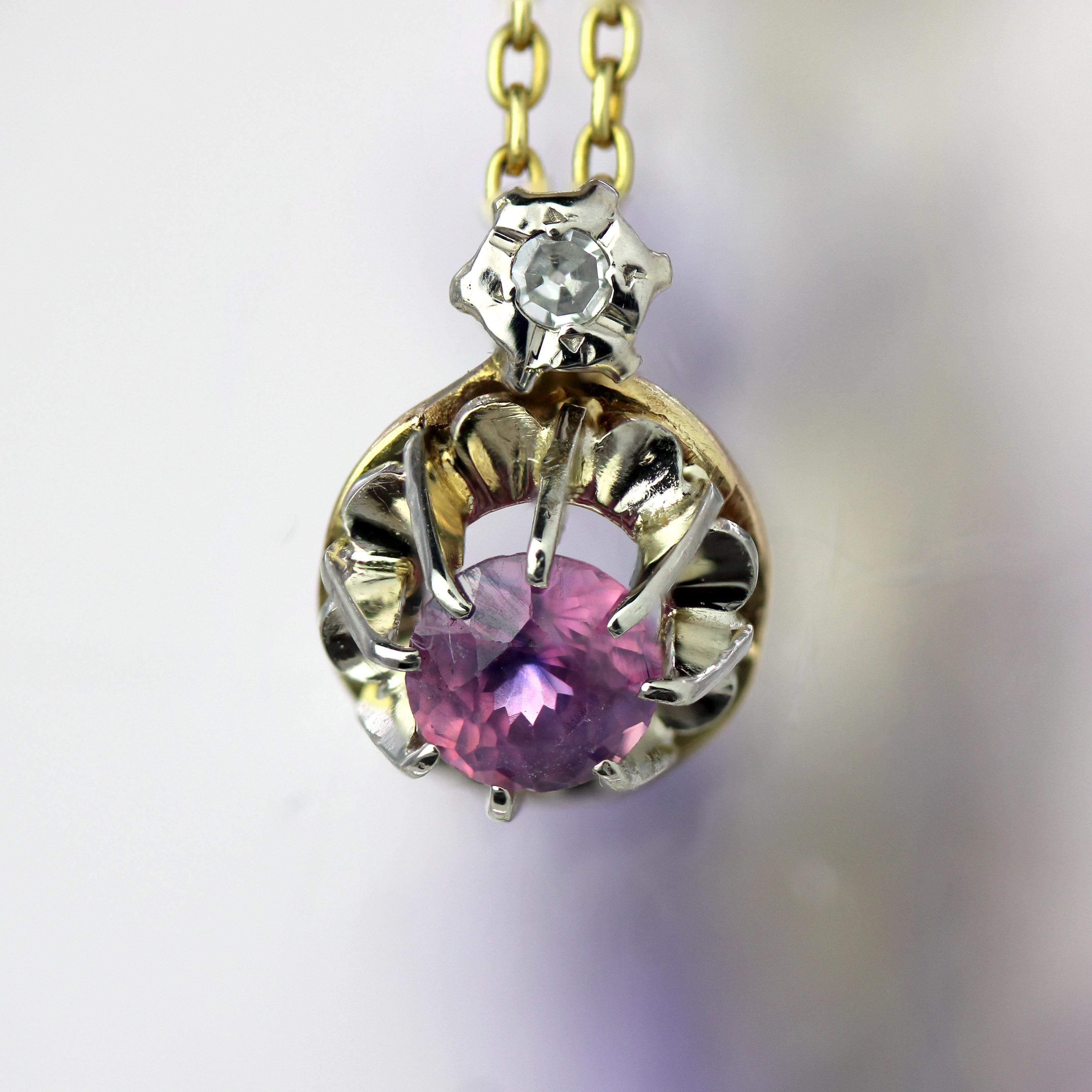 Belle Époque Collier pendentif en or jaune 18 carats, saphir rose et diamant du 20e siècle. en vente