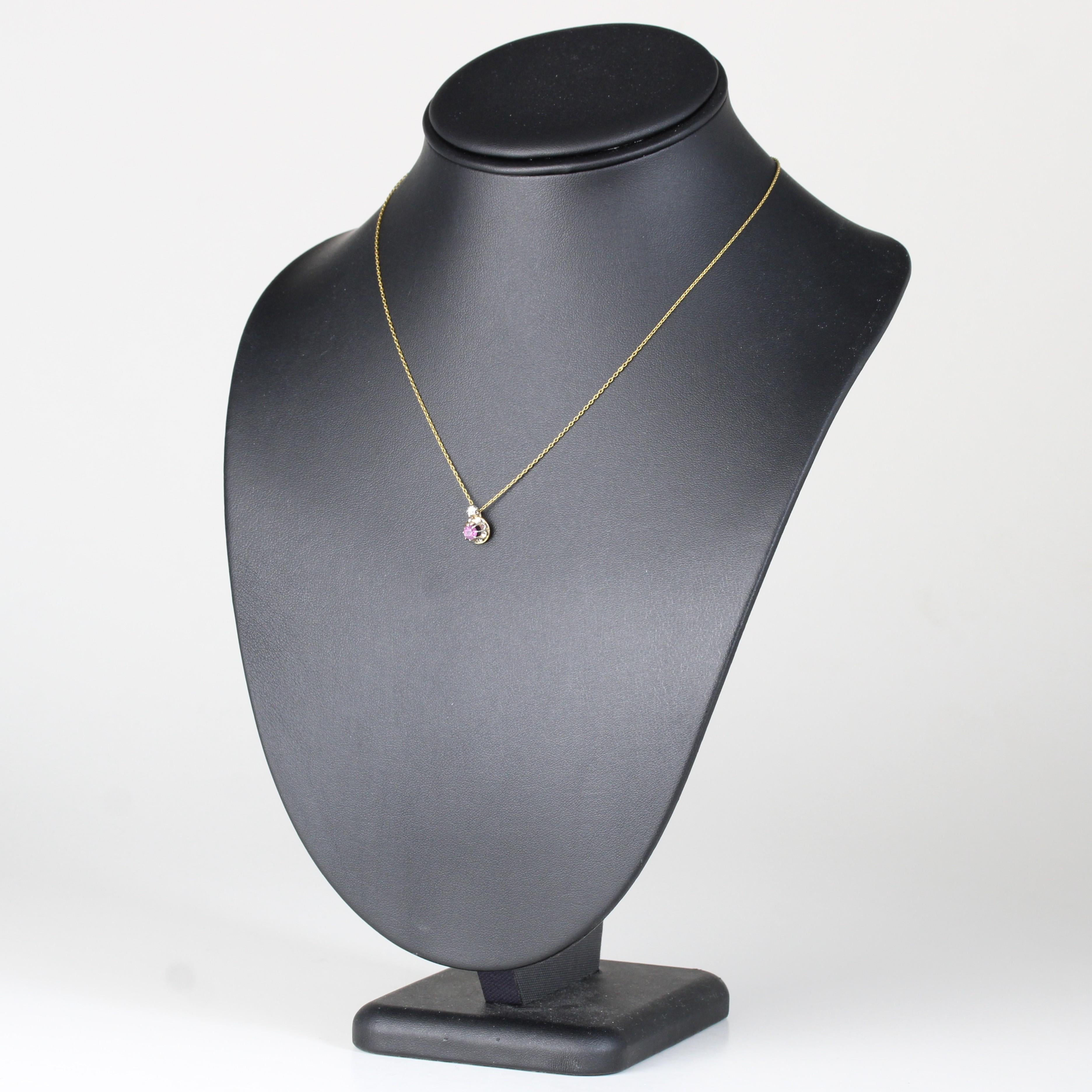 Collier pendentif en or jaune 18 carats, saphir rose et diamant du 20e siècle. Pour femmes en vente