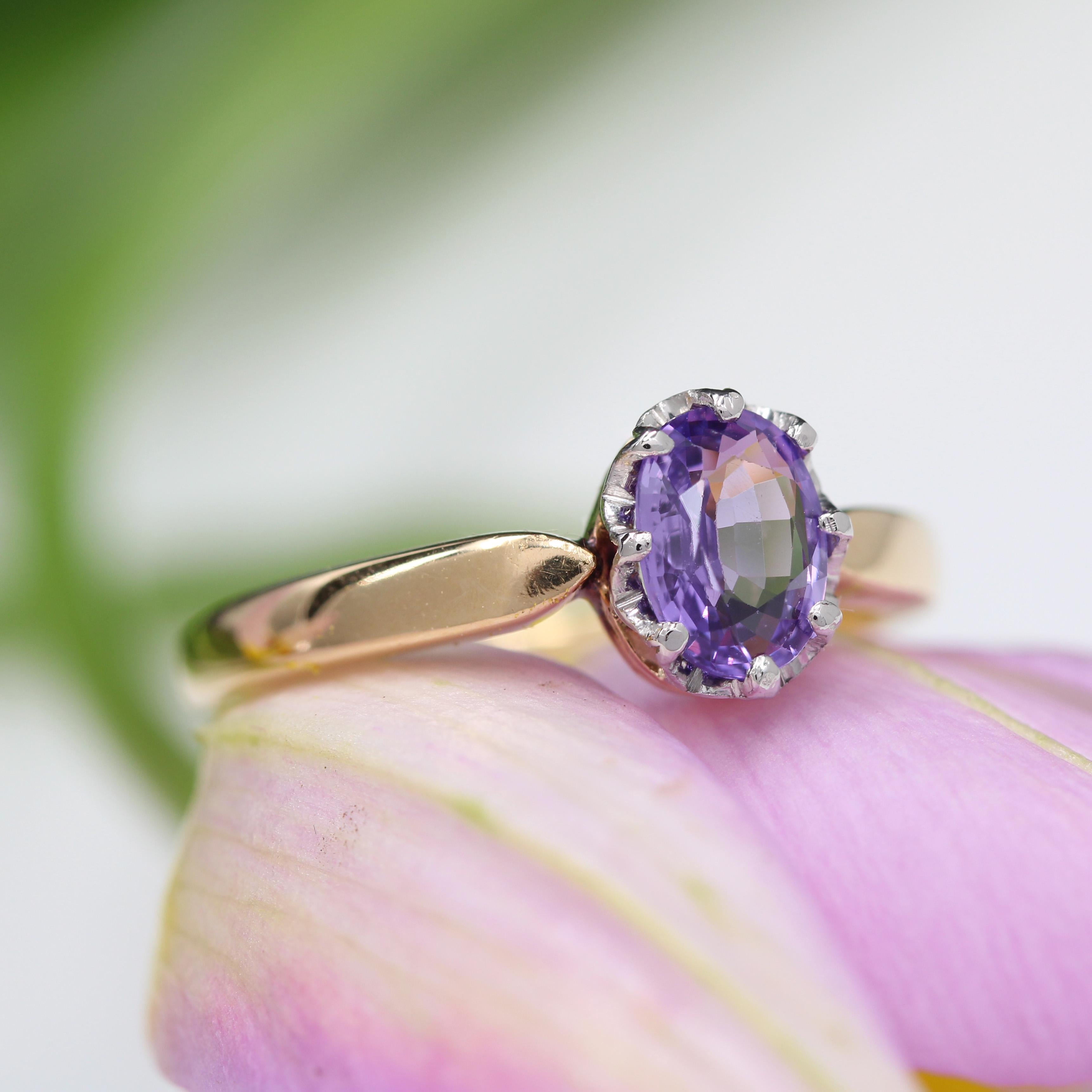 French 20th Century Purple Sapphire 18 Karat Yellow White Gold Solitaire Ring For Sale 6