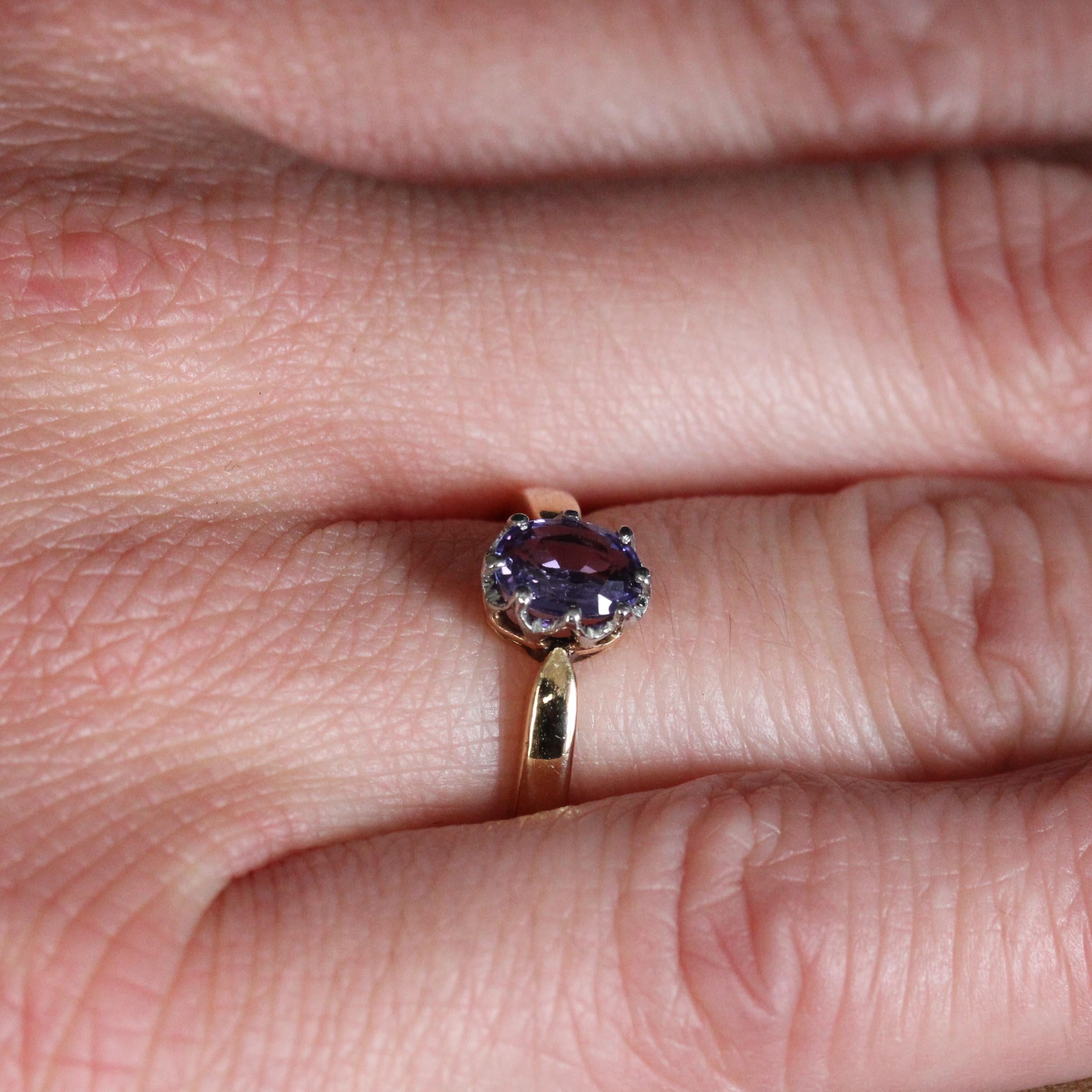 French 20th Century Purple Sapphire 18 Karat Yellow White Gold Solitaire Ring For Sale 7