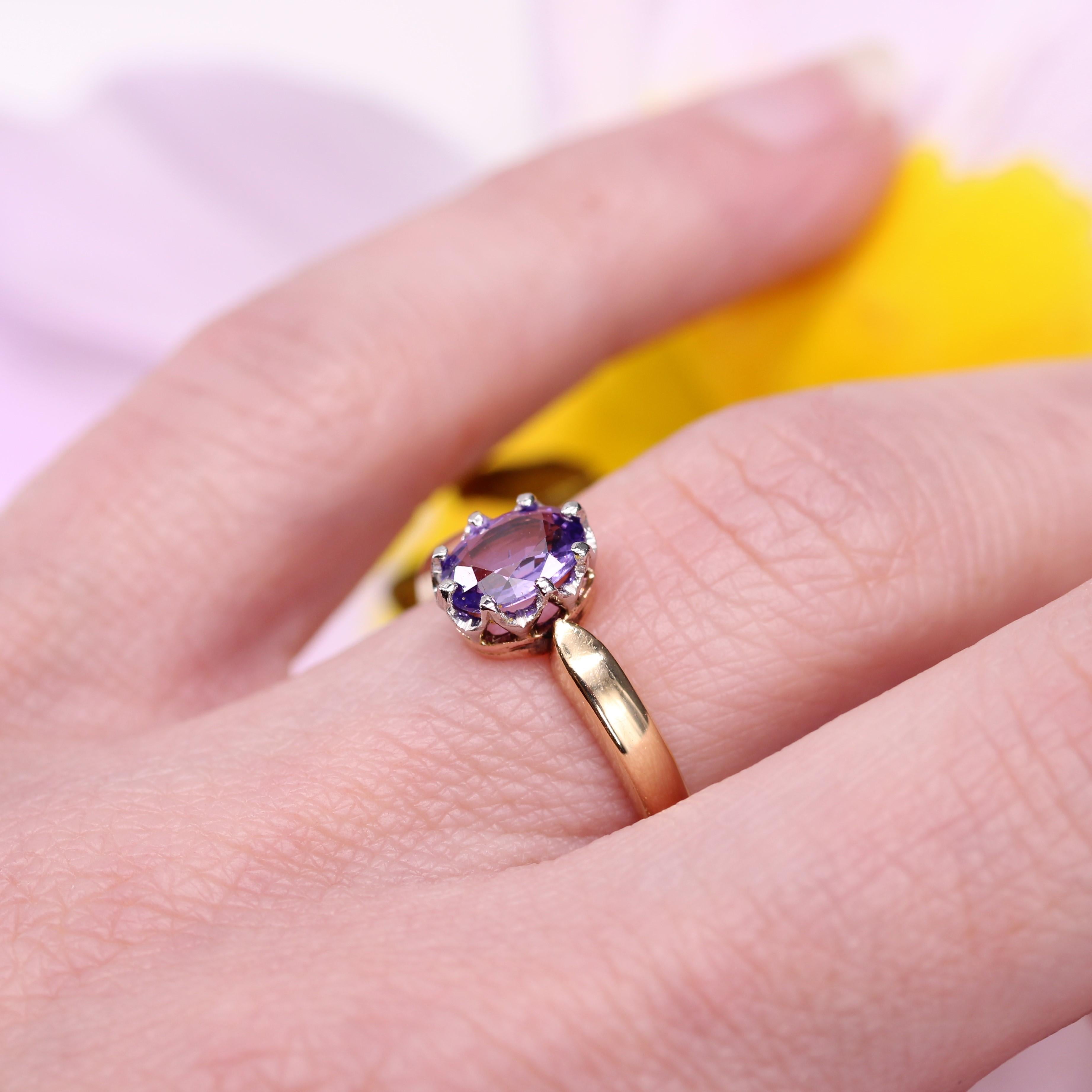 French 20th Century Purple Sapphire 18 Karat Yellow White Gold Solitaire Ring For Sale 9