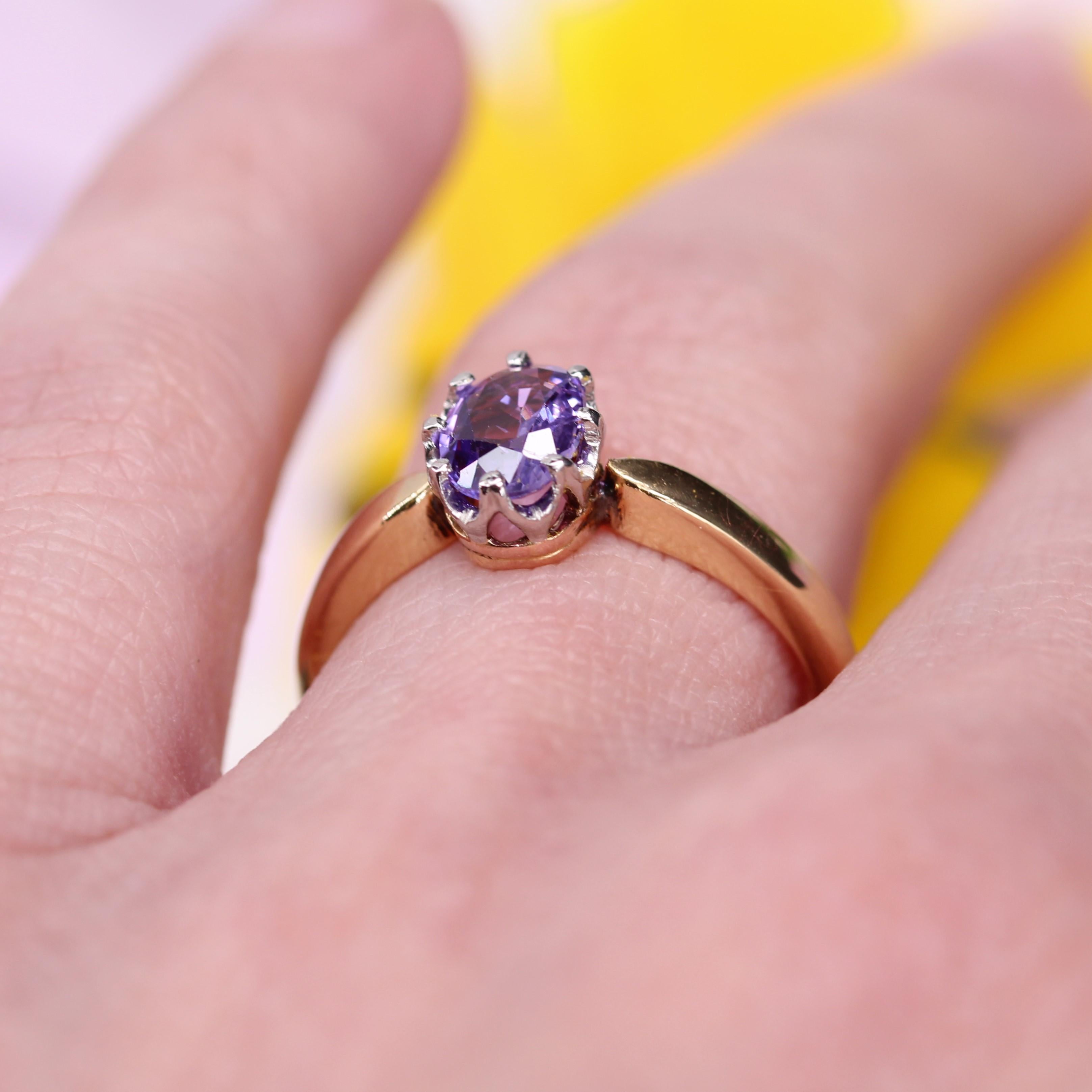 French 20th Century Purple Sapphire 18 Karat Yellow White Gold Solitaire Ring For Sale 10