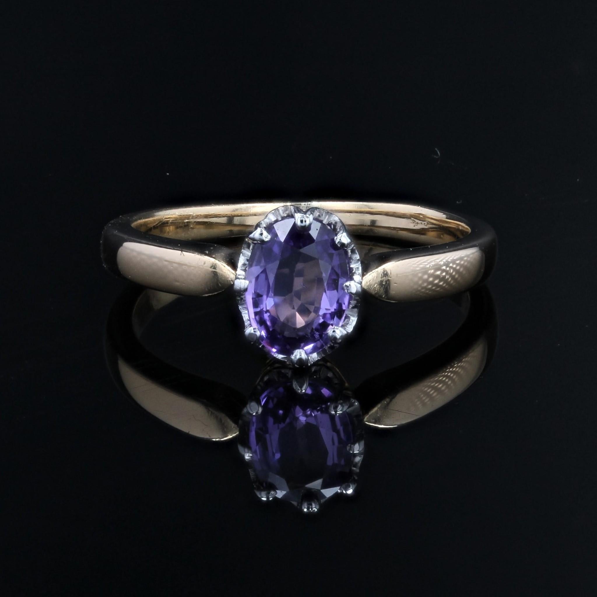 French 20th Century Purple Sapphire 18 Karat Yellow White Gold Solitaire Ring In Good Condition For Sale In Poitiers, FR