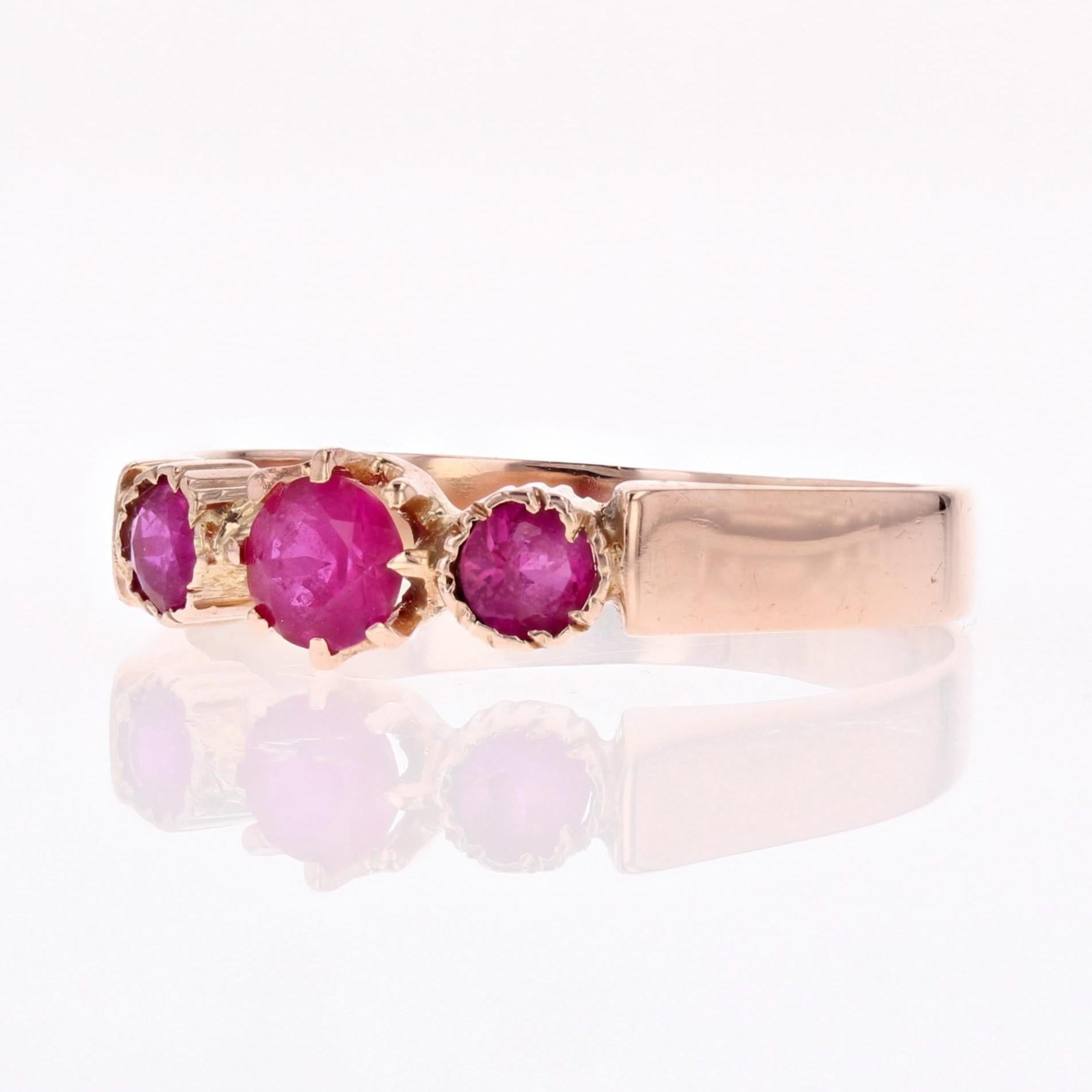 Belle Époque French 20th Century Red Gems 18 Karat Rose Gold Trilogy Ring For Sale
