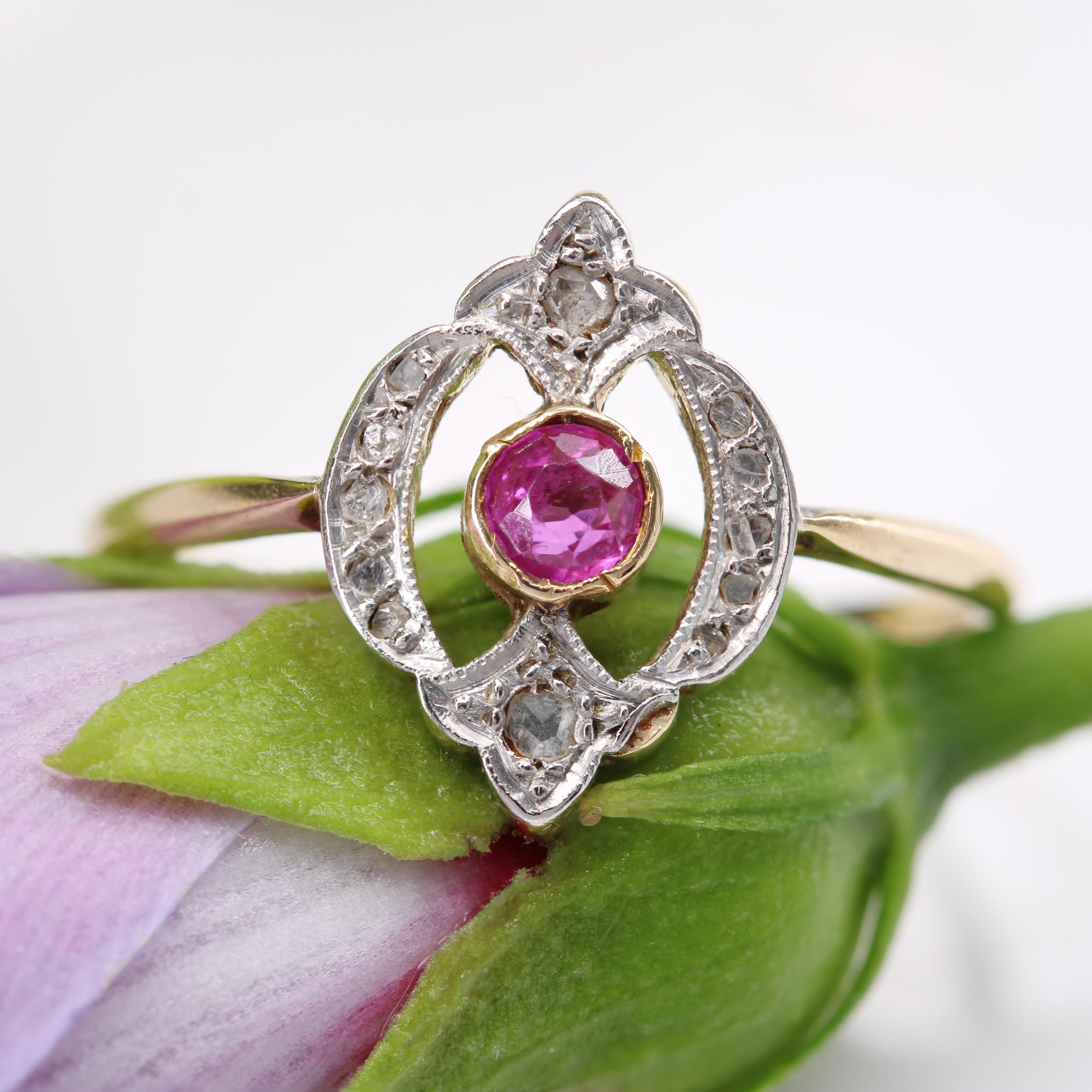 Belle Époque French 20th Century Rubies Diamonds 18 Karat Yellow Gold Ring For Sale