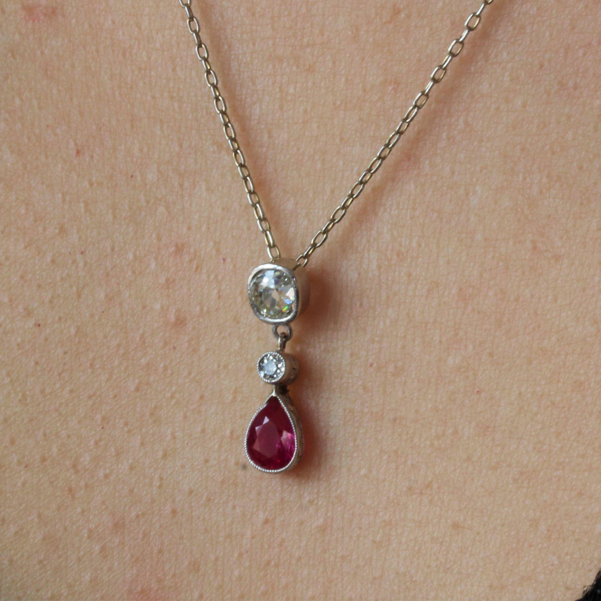 French 20th Century Ruby Diamonds 18 Karat White Gold Pendant In Good Condition In Poitiers, FR