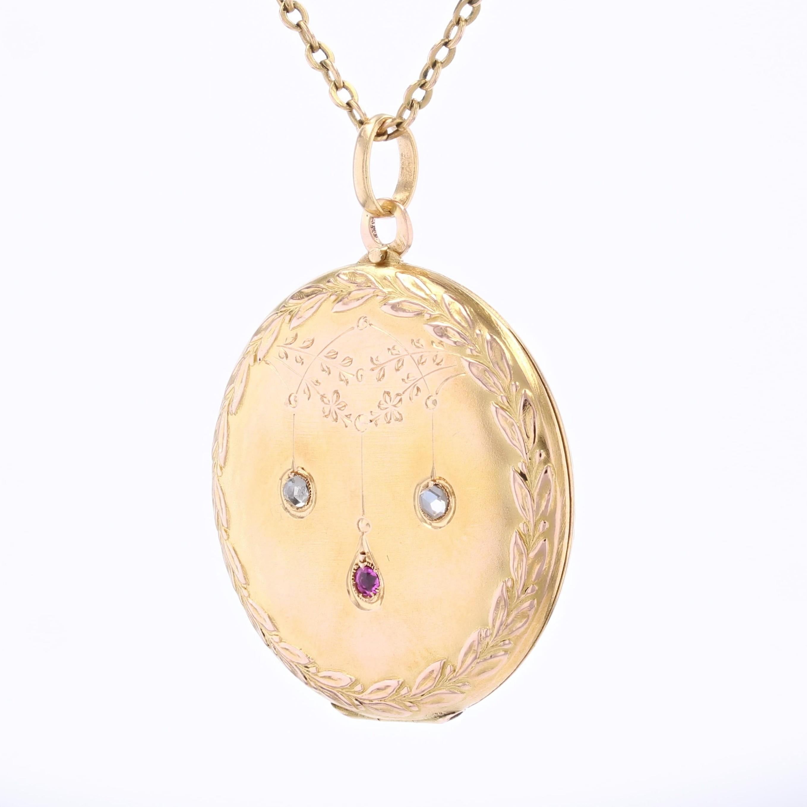 Pendentif médaillon rond français du 20e siècle en or jaune 18 carats avec rubis et diamants Bon état - En vente à Poitiers, FR