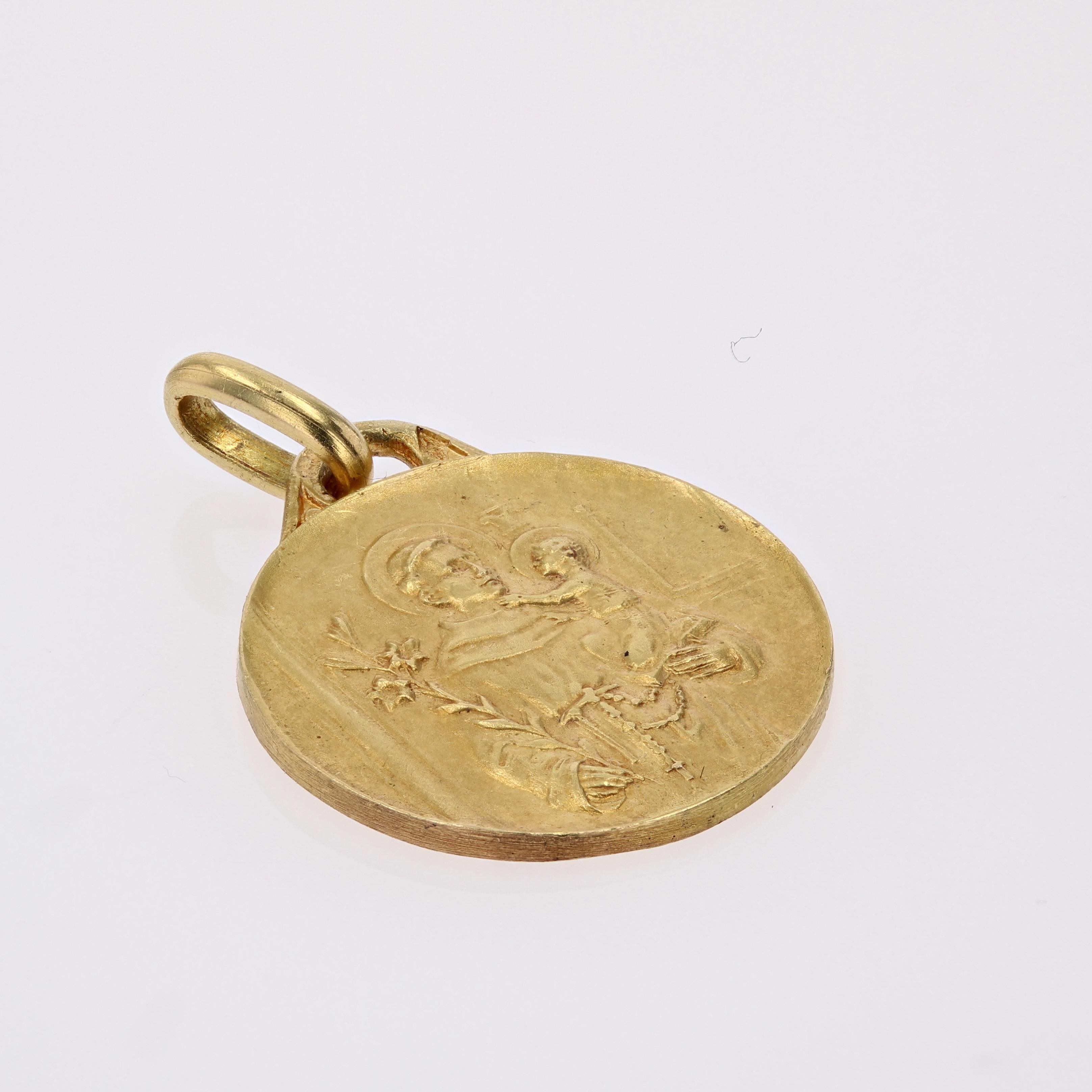 Belle Époque French 20th Century Saint Joseph 18 Karat Yellow Gold Medal Pendant For Sale