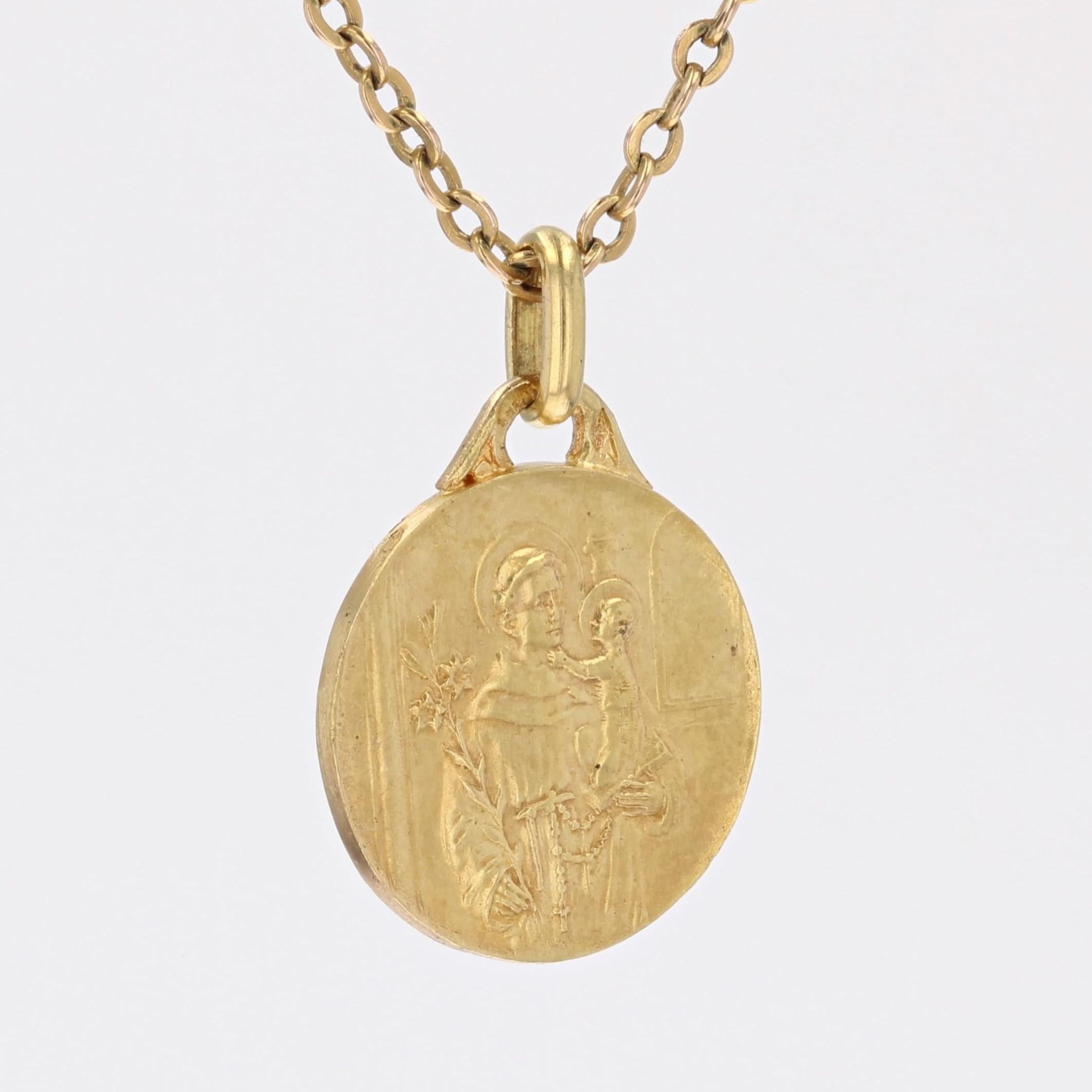 French 20th Century Saint Joseph 18 Karat Yellow Gold Medal Pendant In Good Condition For Sale In Poitiers, FR