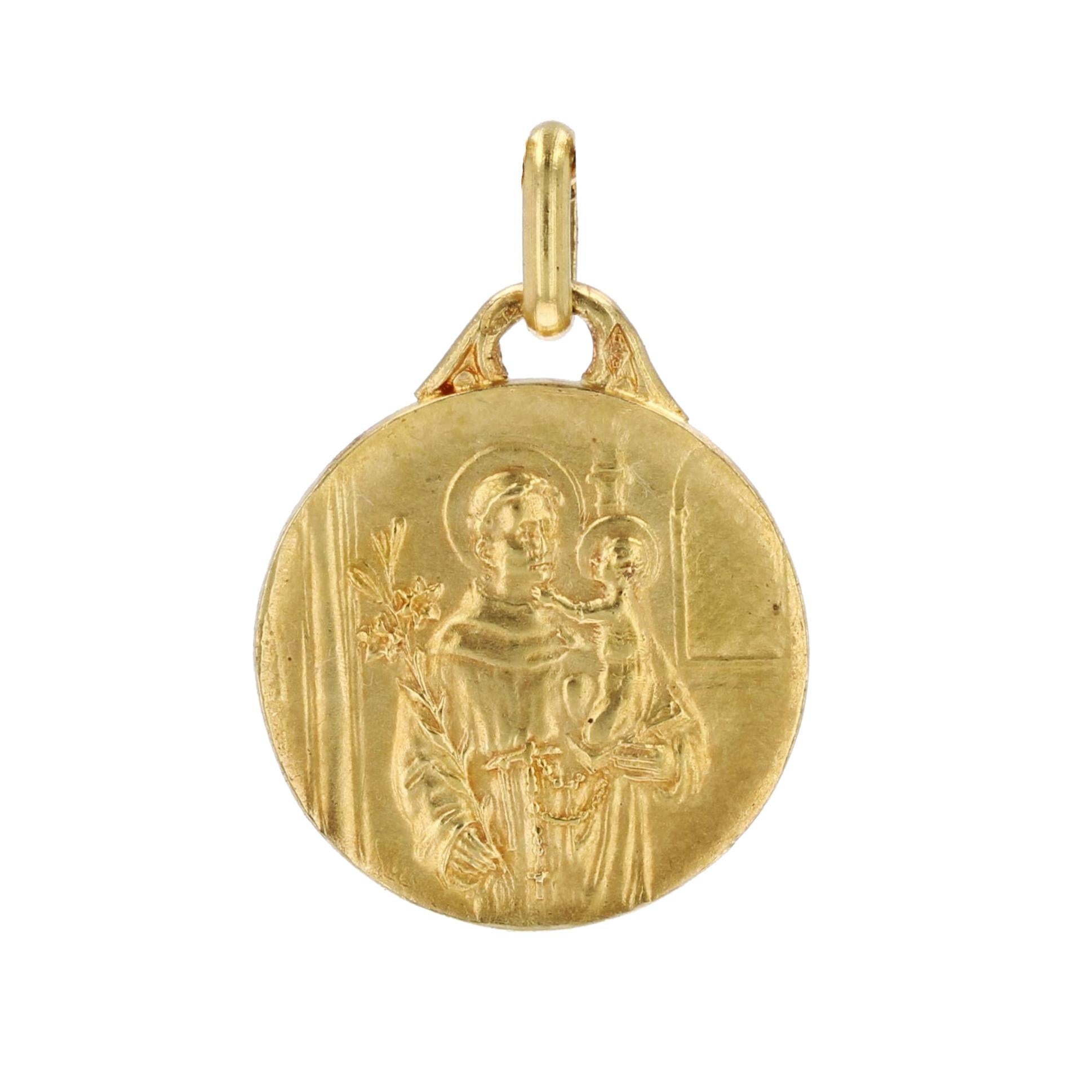 Pendentif Médaille Saint Joseph en or jaune 18 carats du 20e siècle français en vente