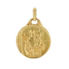 French 20th Century Saint Joseph 18 Karat Yellow Gold Medal Pendant