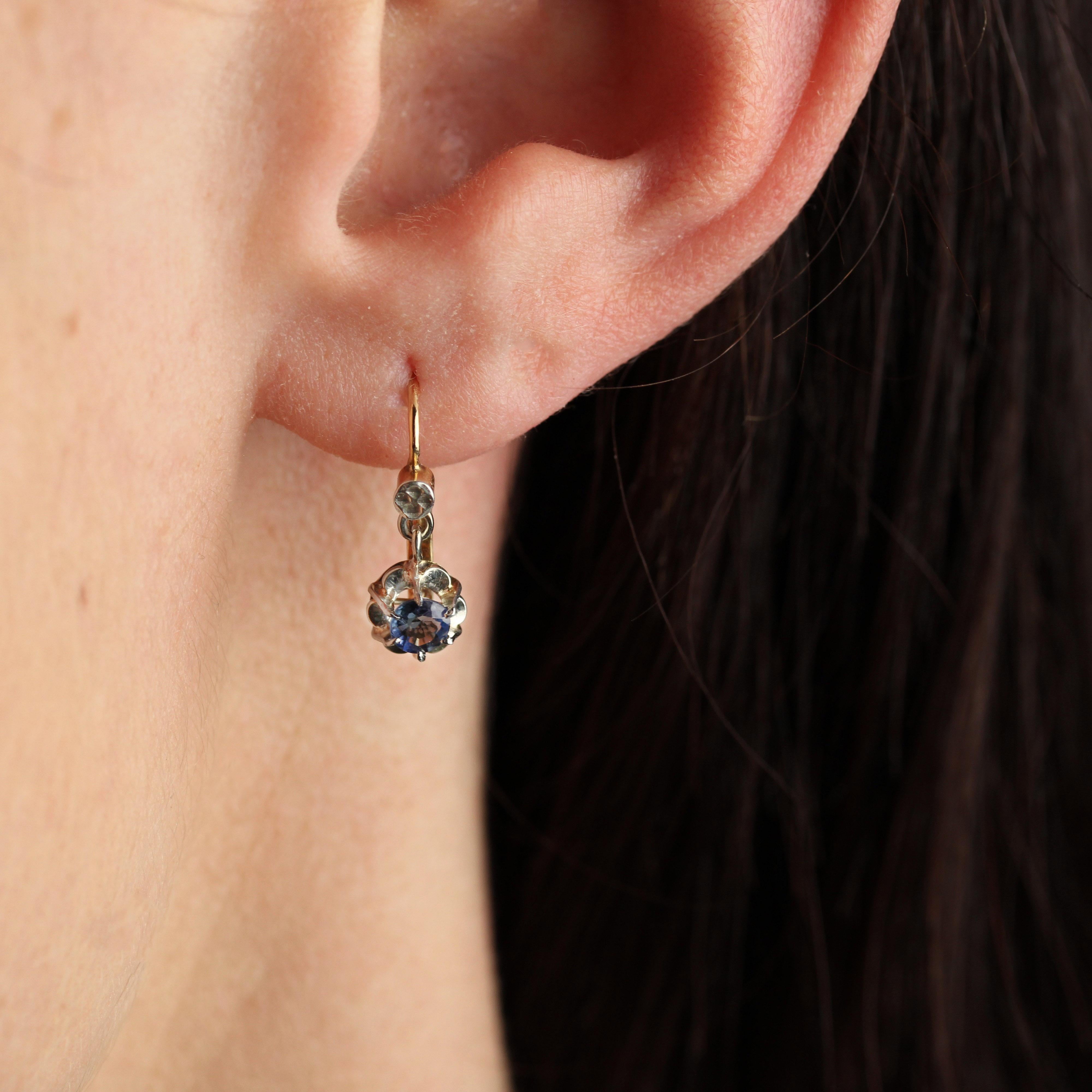 Women's French 20th Century Sapphire 18 Karat Yellow Gold Lever-Back Earrings For Sale
