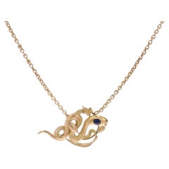 Collar de cadena con colgante de serpiente de zafiro francés del siglo XX en oro amarillo de 18 quilates
