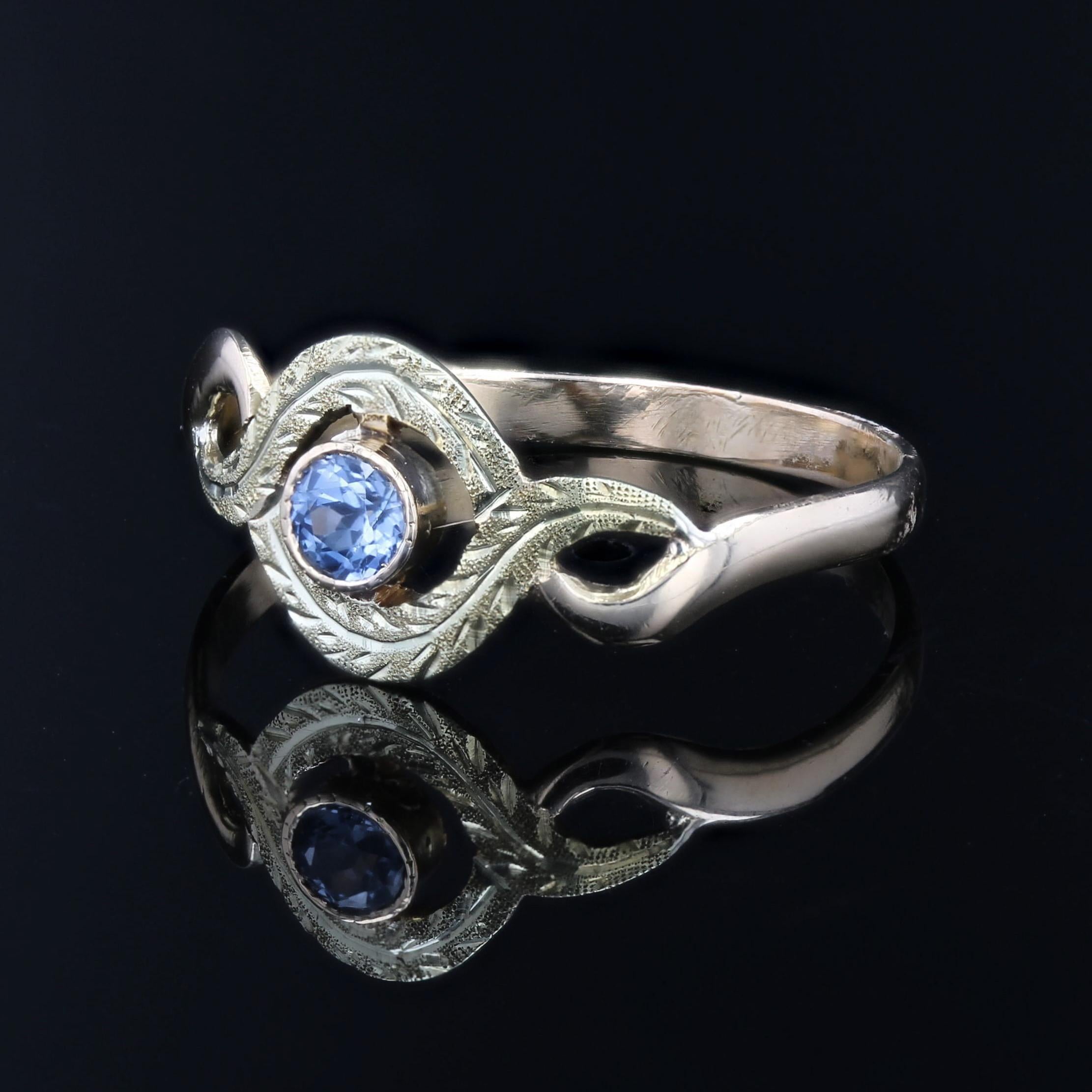 Bague française du 20e siècle en or jaune 18 carats avec saphir et tourbillon en vente 1