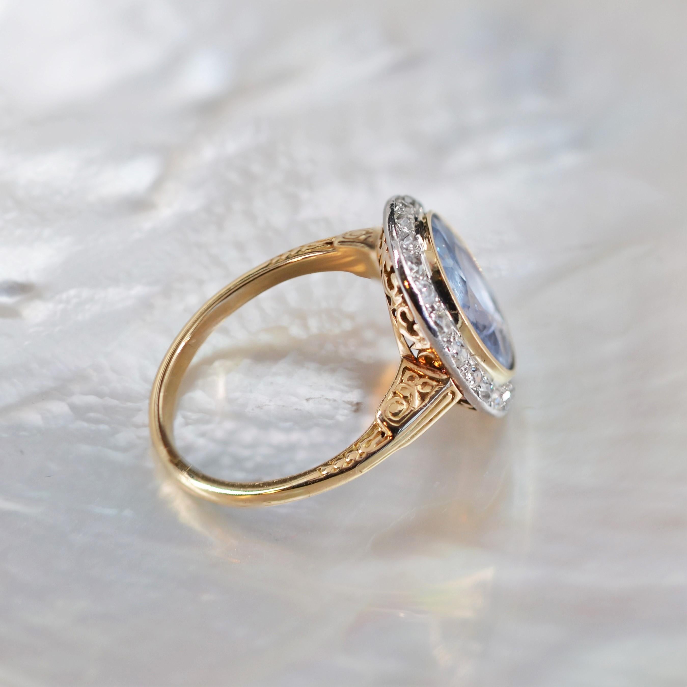 French 20th Century Sapphire Diamonds 18 Karat Yellow Gold Ring For Sale 7