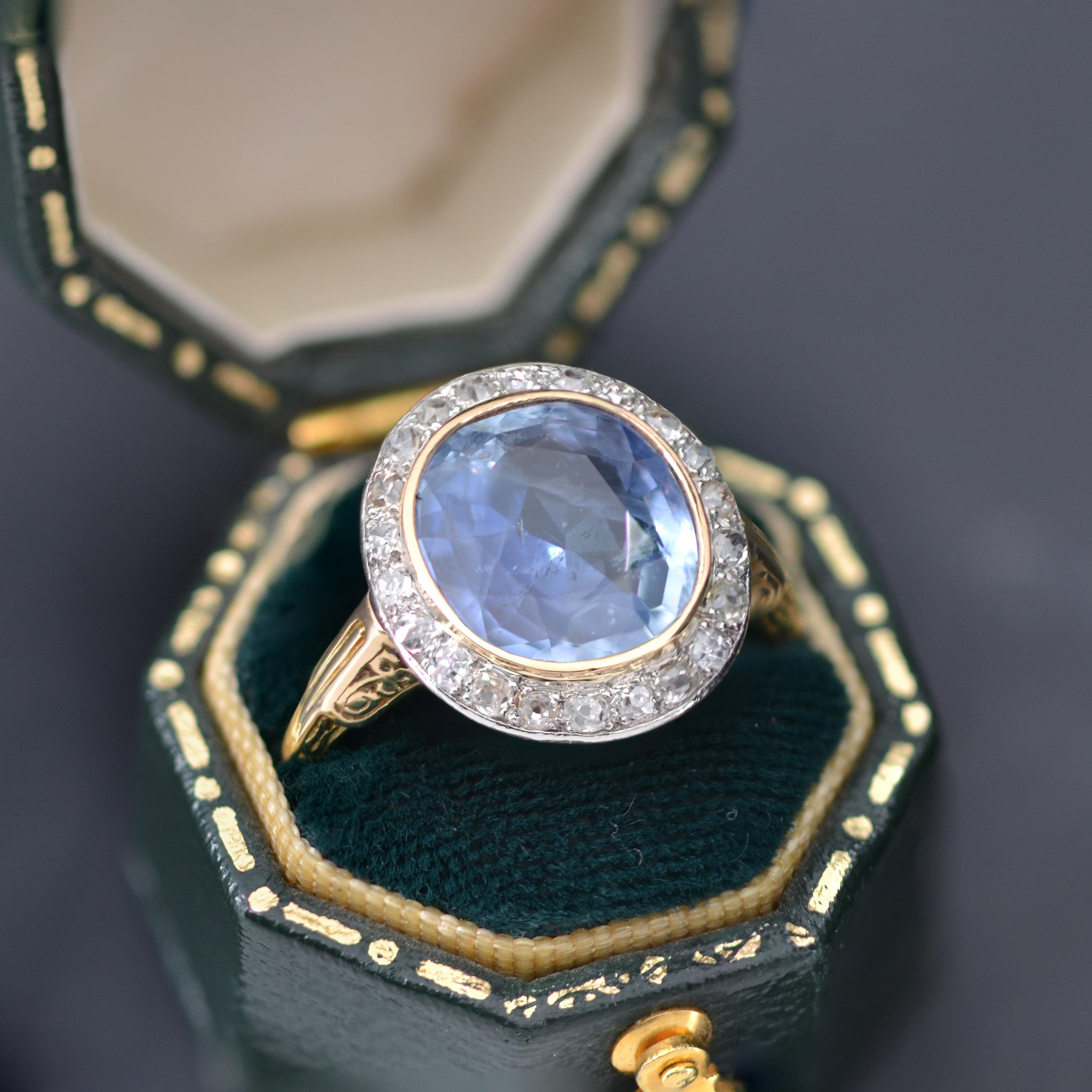 French 20th Century Sapphire Diamonds 18 Karat Yellow Gold Ring For Sale 2