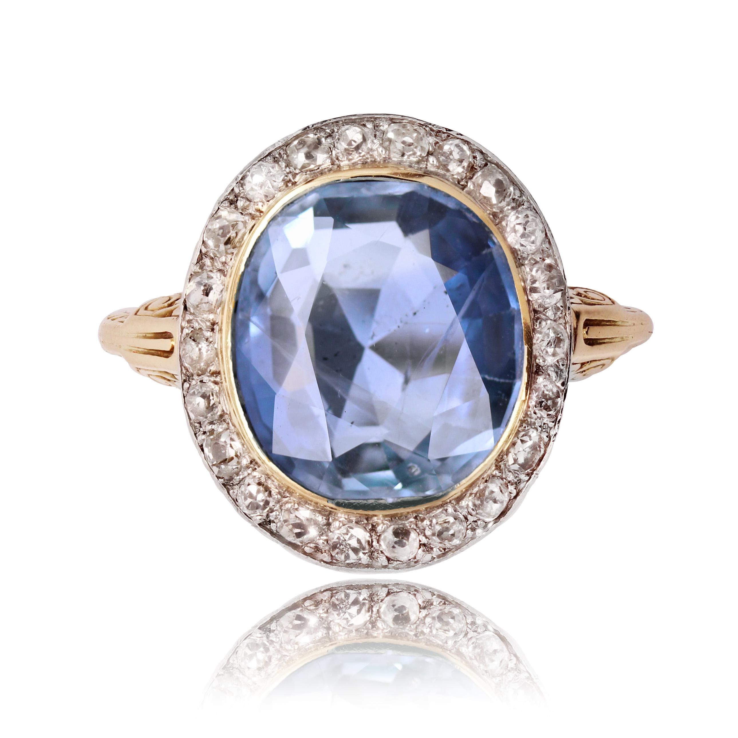 French 20th Century Sapphire Diamonds 18 Karat Yellow Gold Ring For Sale