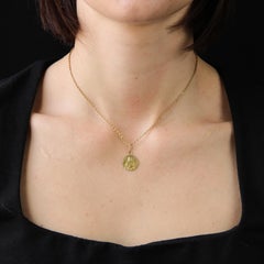 Mazzoni, médaille française du 20ème siècle en or jaune 18 carats signée Saint Therese