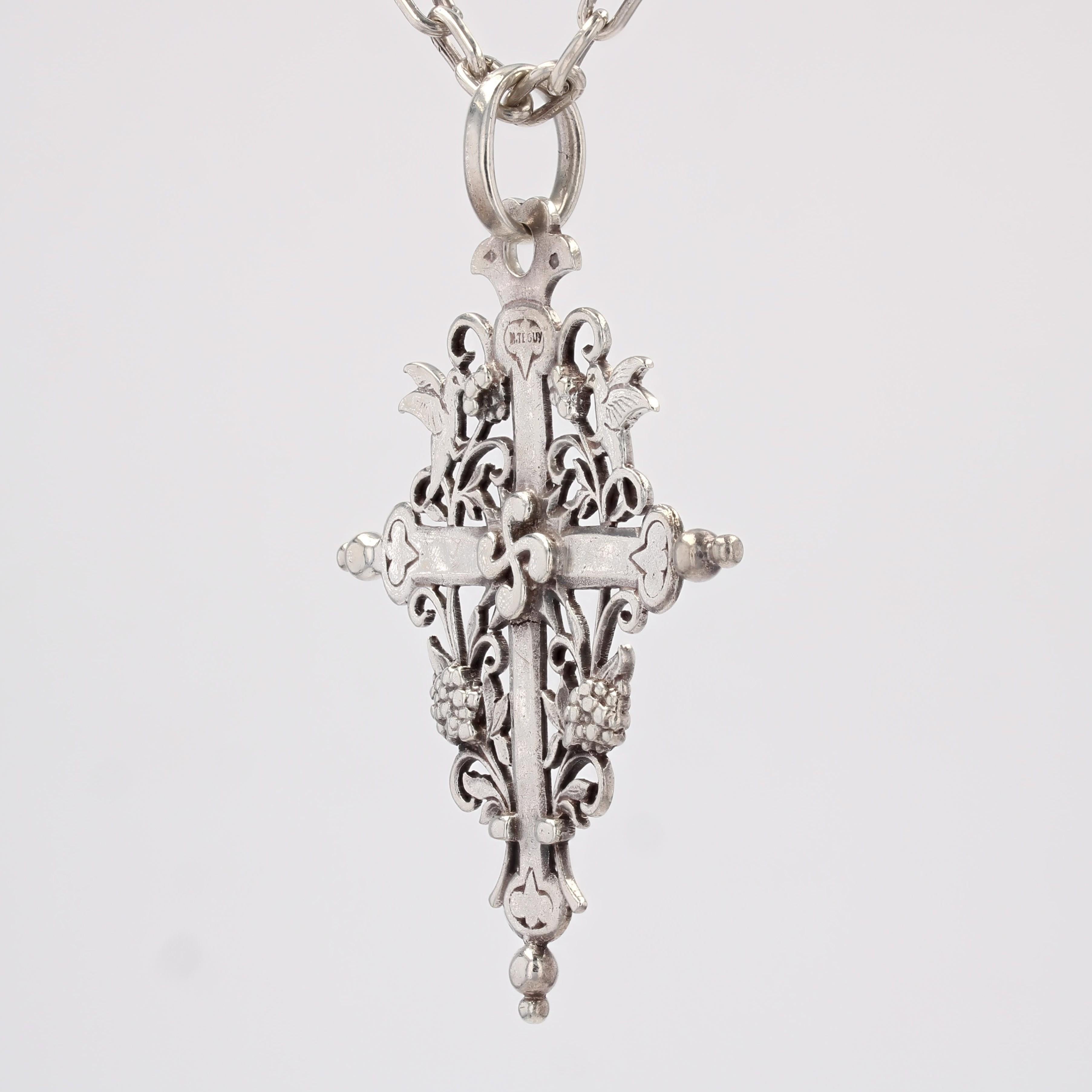 French 20th Century Silver Chain Regional Cross Pendant Unisexe en vente