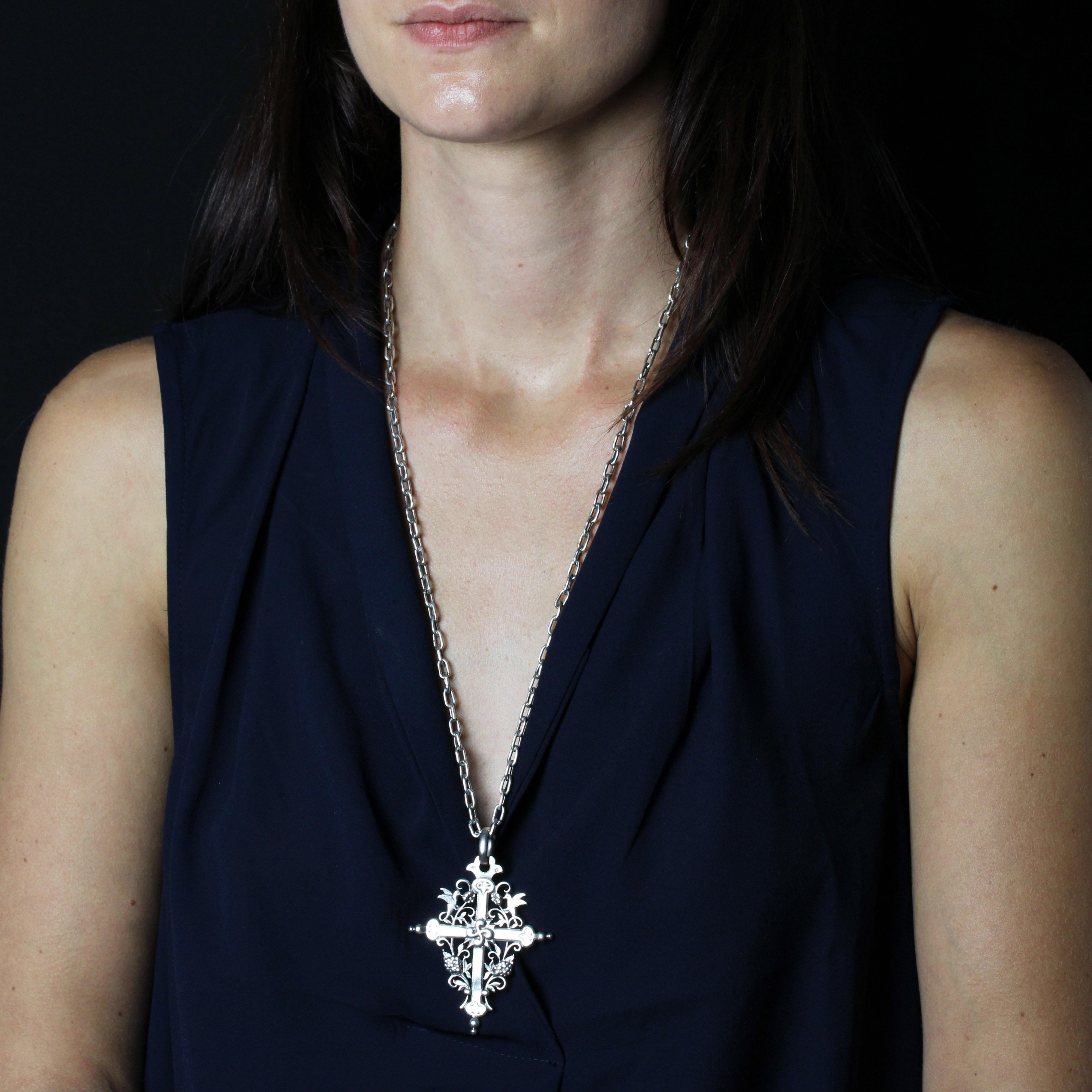 French 20th Century Silver Chain Regional Cross Pendant en vente 1