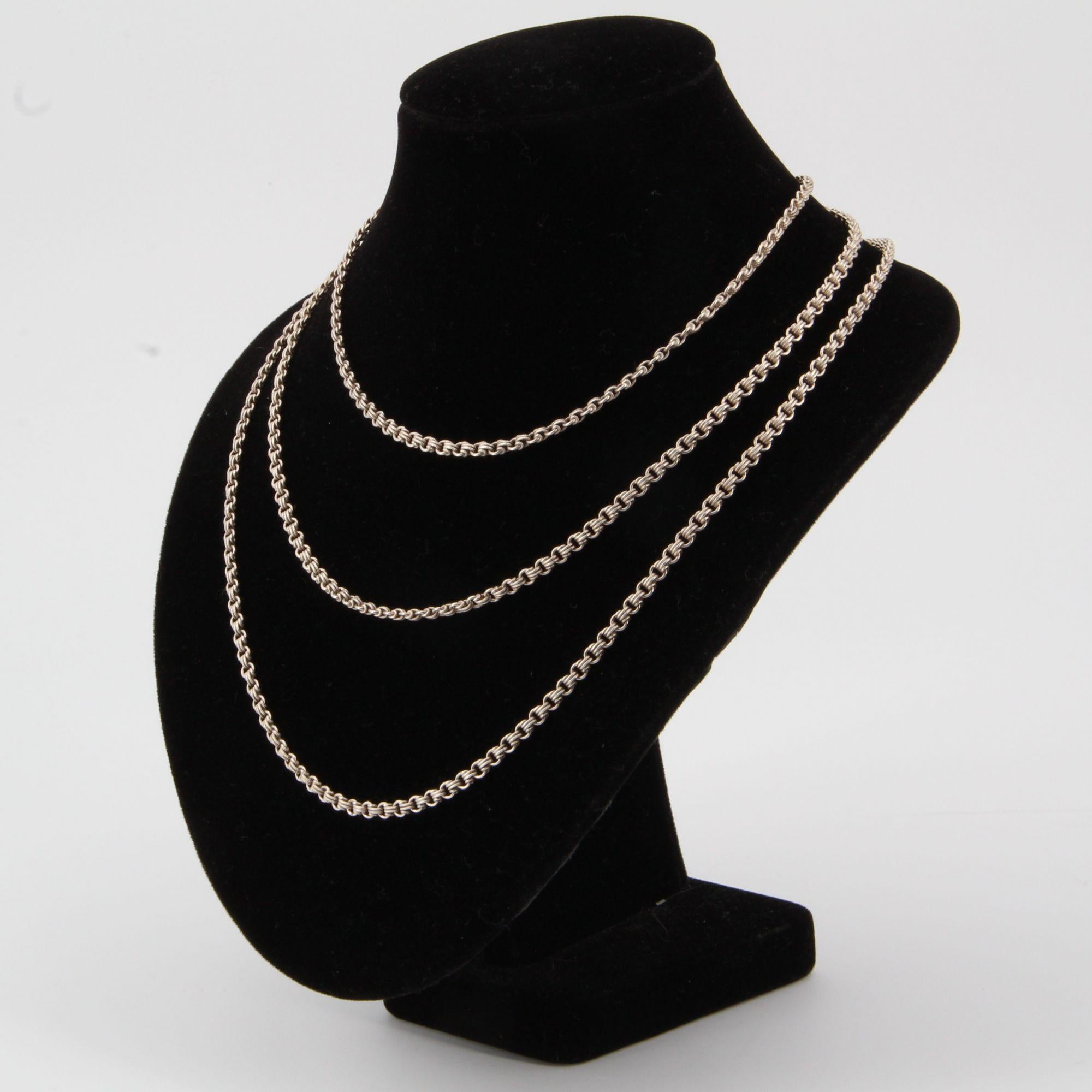 Französisch 20. Jahrhundert Silber lange Halskette im Angebot 1