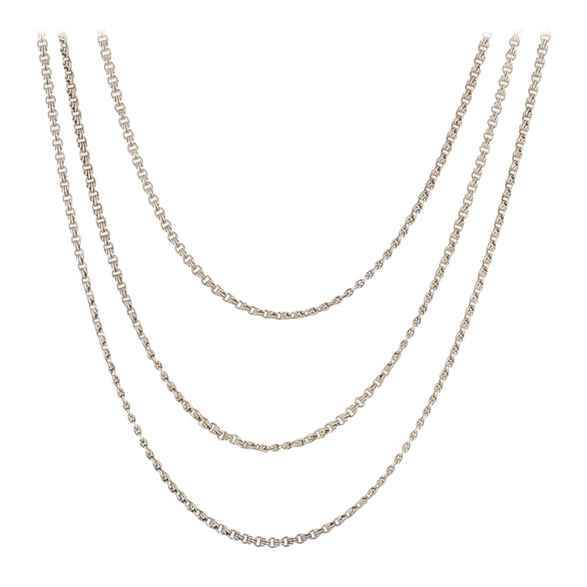 Französisch 20. Jahrhundert Silber lange Halskette im Angebot