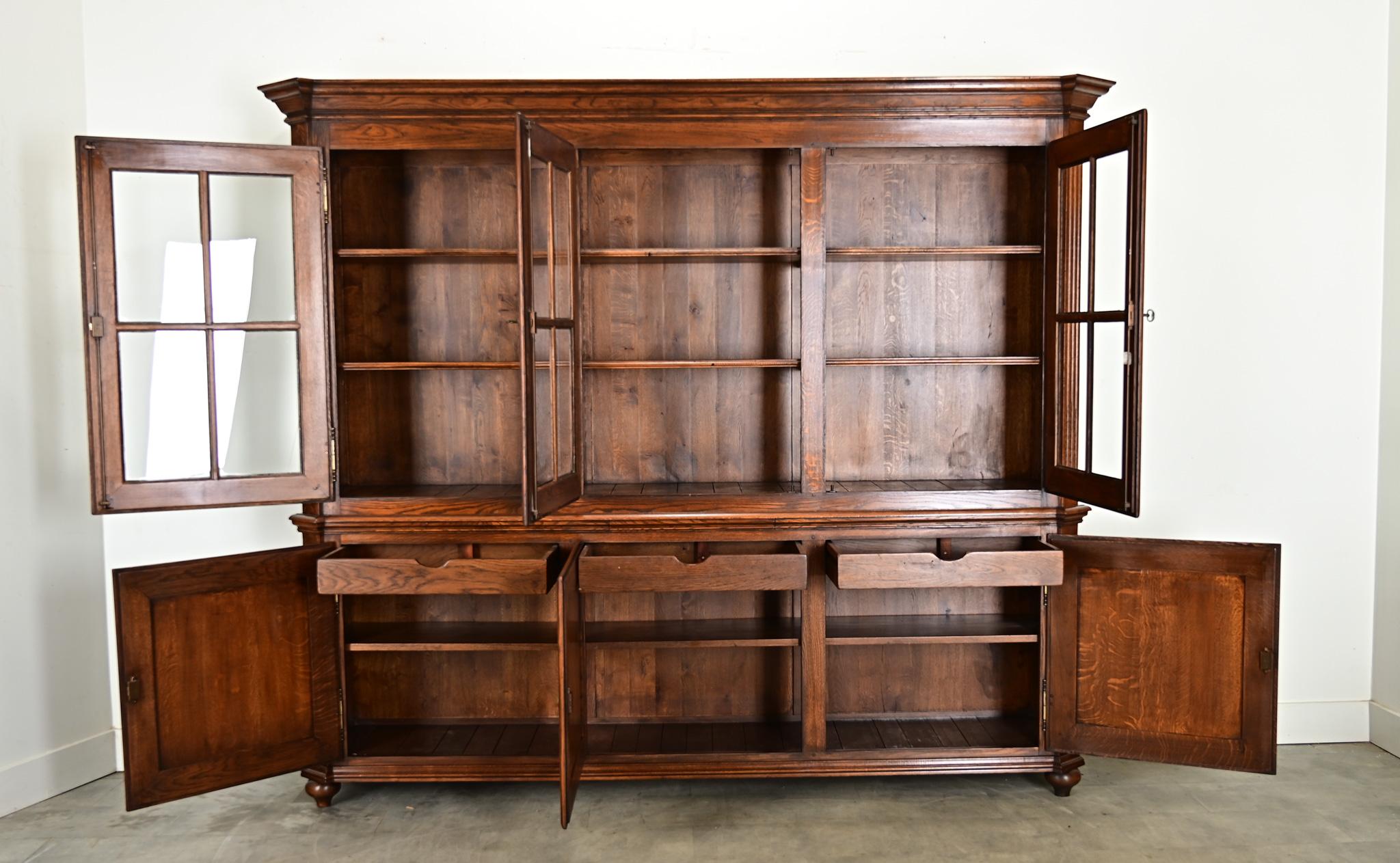 Französische Bibliotheke aus massiver Eiche des 20. 1