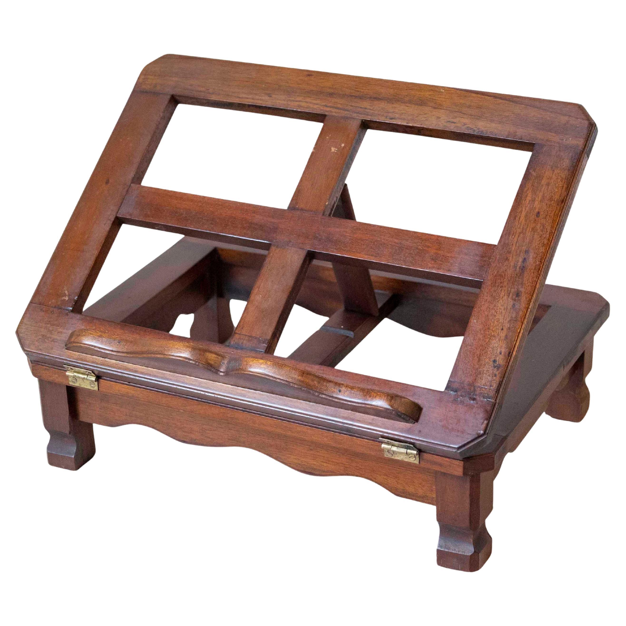 Leggio da tavolo in legno massiccio francese del XX secolo con inclinazione regolabile